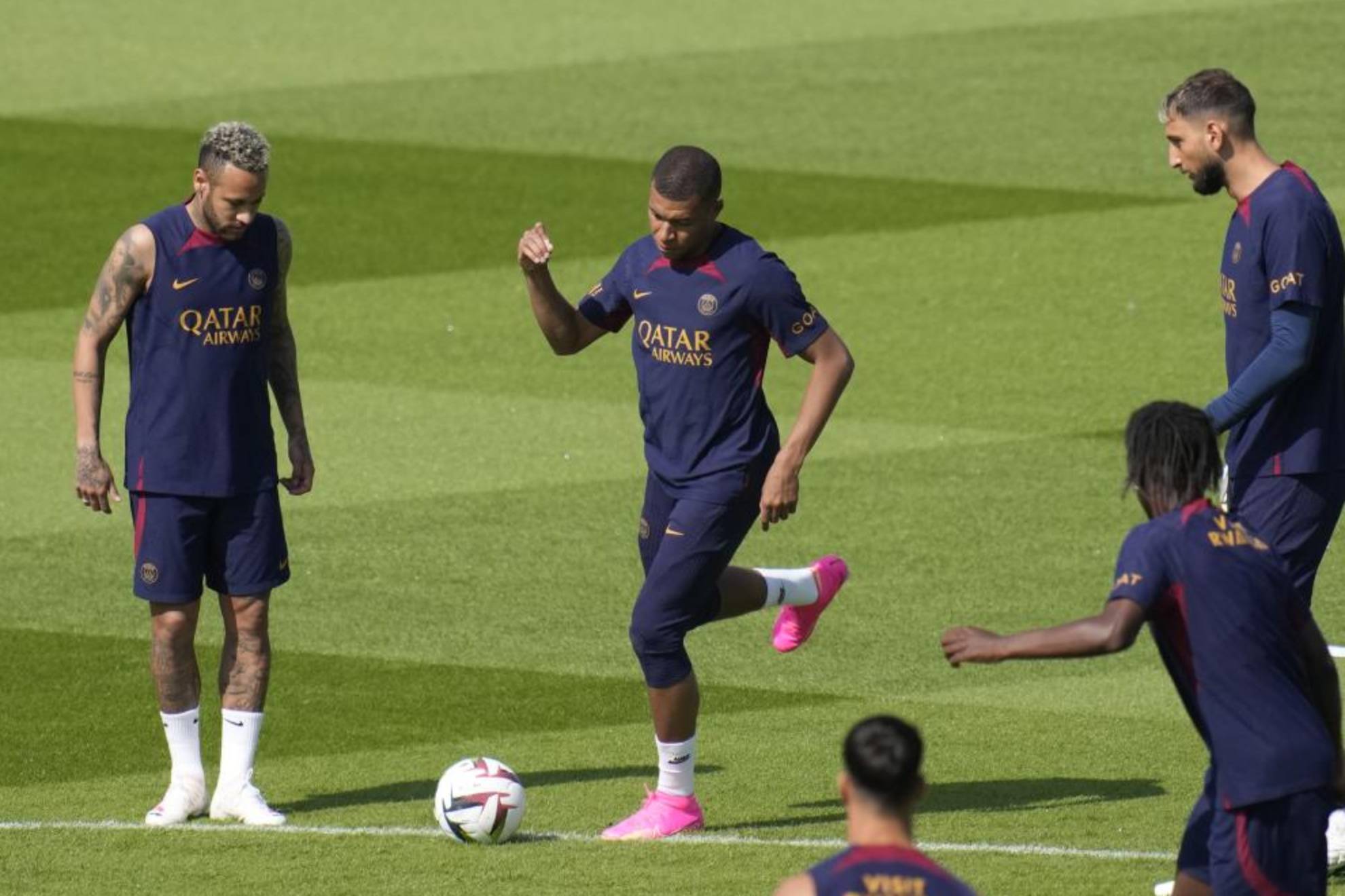 Mbappé, en un entrenamiento de esta semana junto a Neymar y Donnarumma.