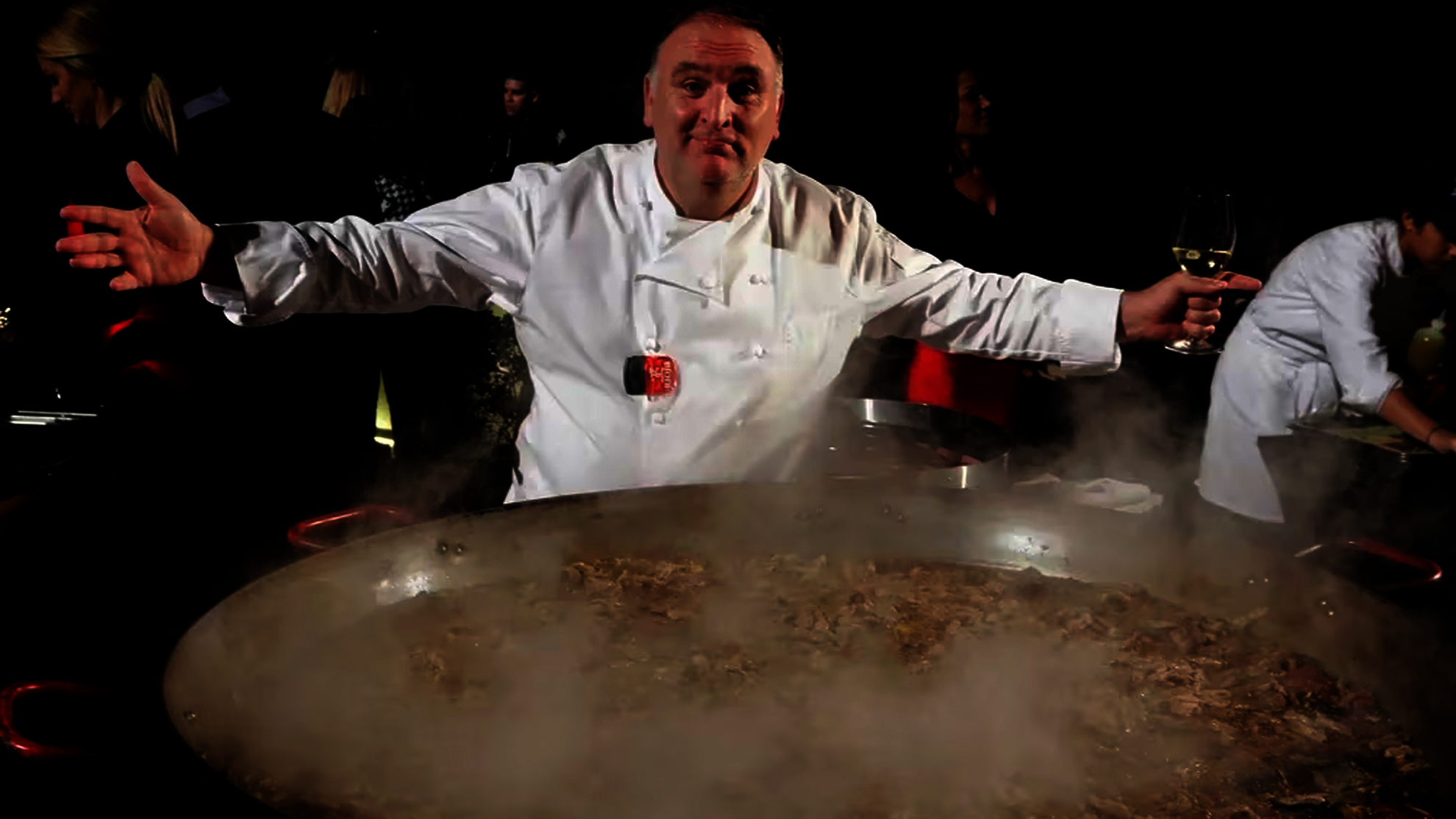 El chef José Andrés sale en defensa de la paella tras lo ocurrido en un reality inglés: "La peor de la historia"
