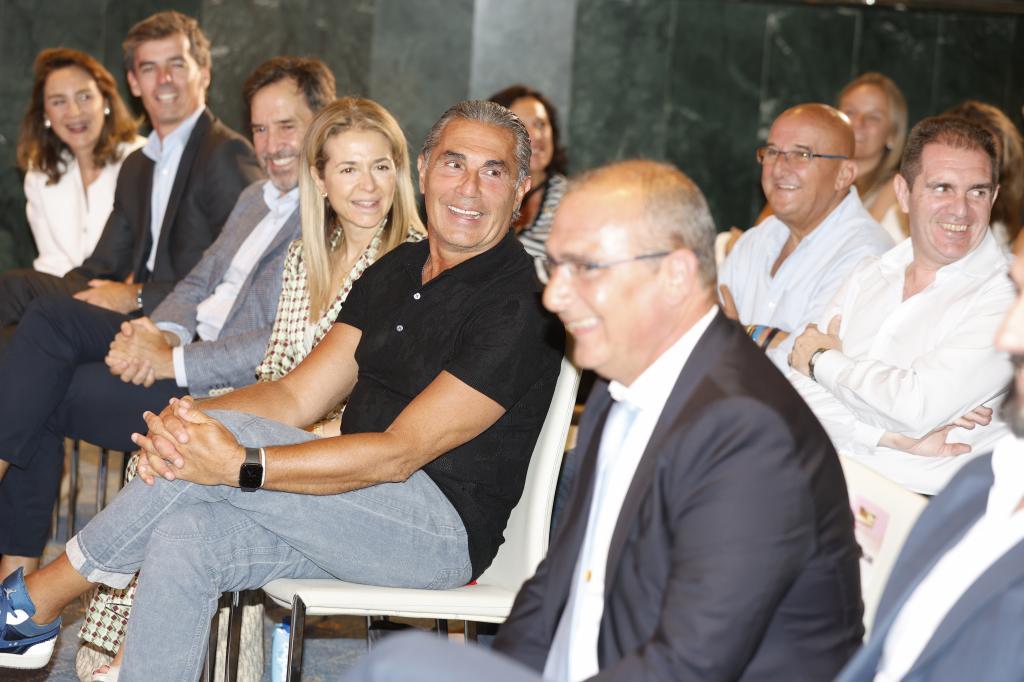 Sergio Scariolo sonre durante un momento de la ceremonia de entrega del MARCA Leyenda.