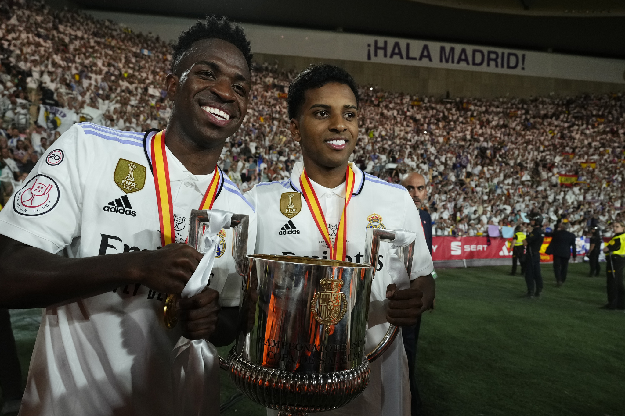 Vinicius and Rodrygo hoist the Copa del Rey trophy.