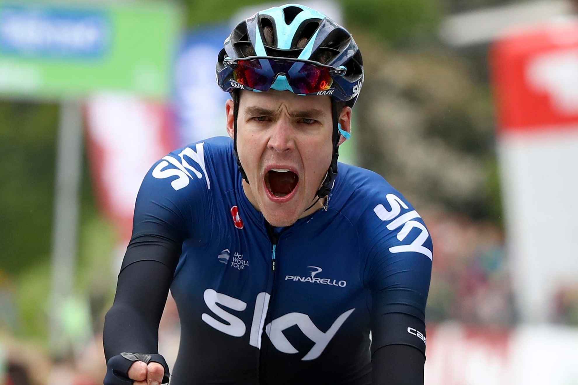 Pavel Sivakov celebra la victoria en la segunda etapa del Tour de los Alpes en 2019