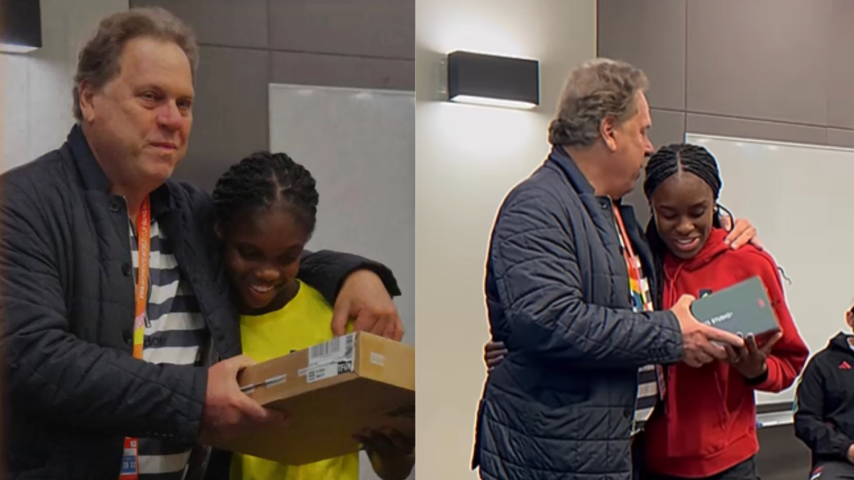 Abrazo y tablet: el 'infantil' premio de la Federación a las jugadoras de la Selección