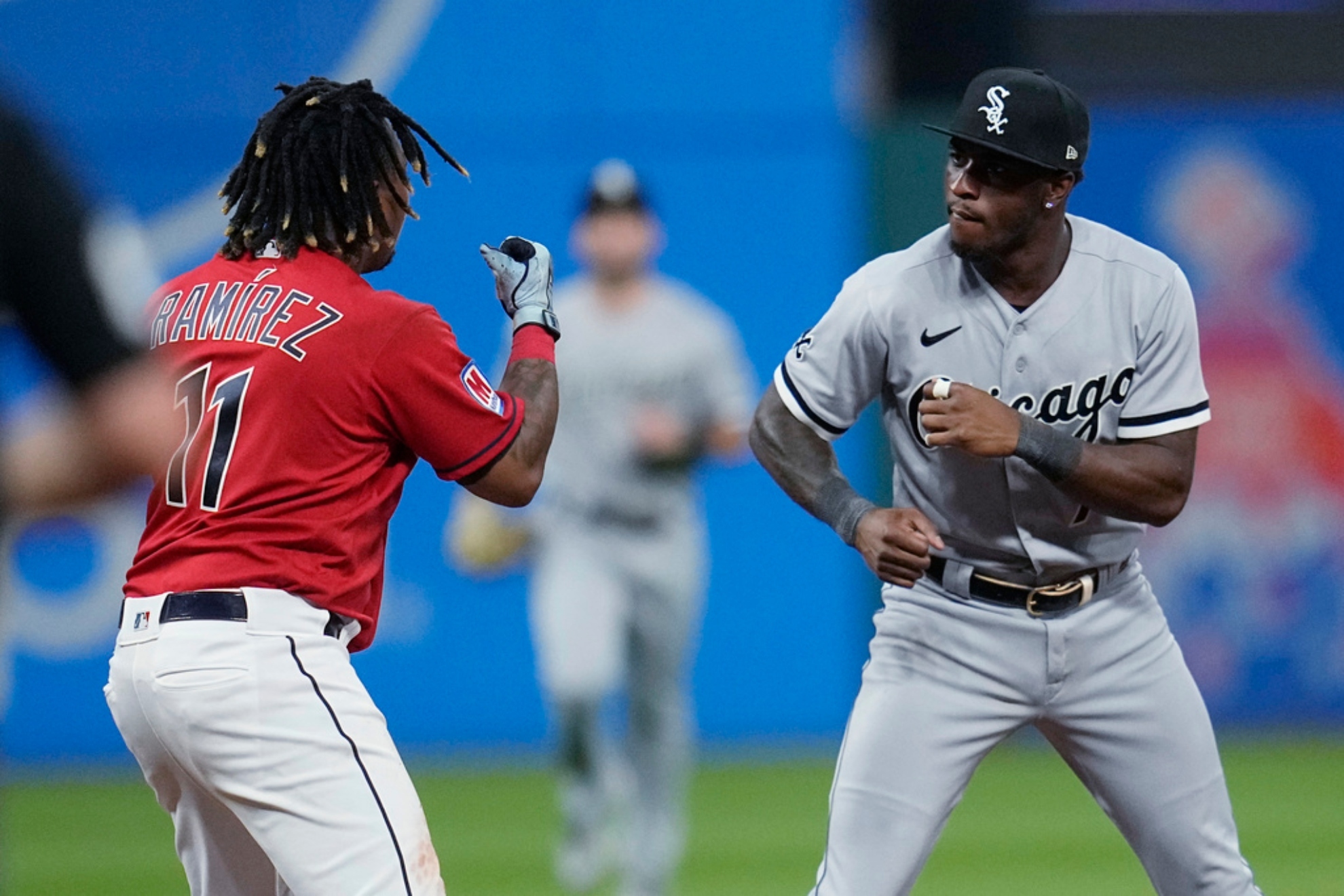Guardians Jose Ramirez knocks out White Soxs Tim Anderson during on-field fistfight