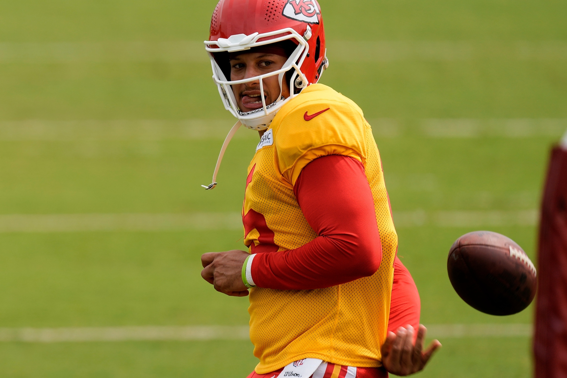 Patrick Mahomes gets trashed by fans for 'behind the back' pass video at  Kansas City Chiefs training camp