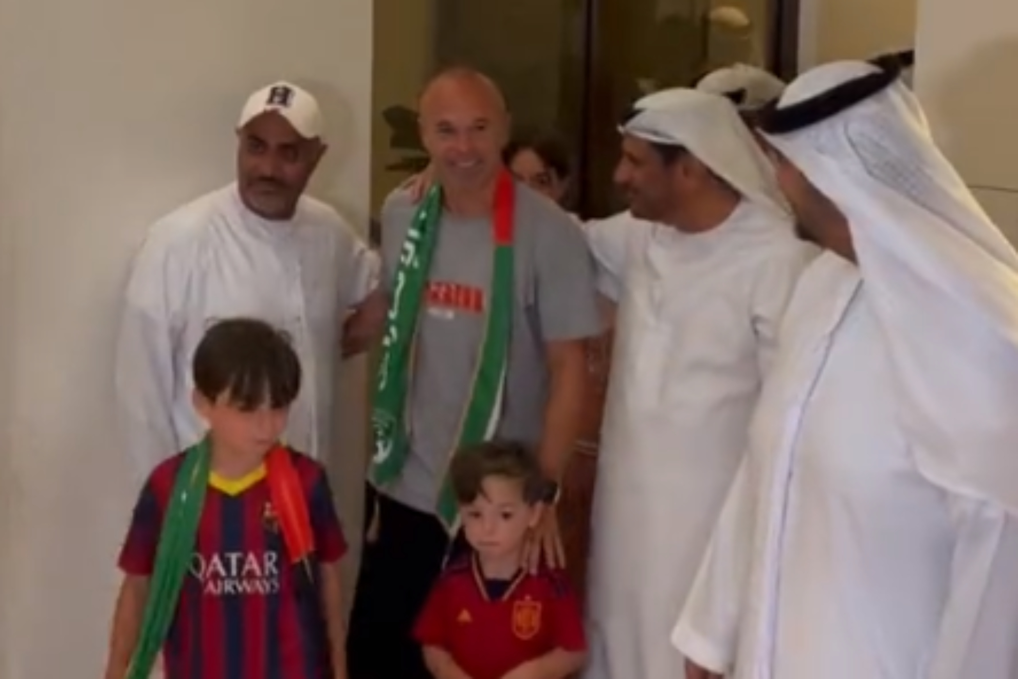 Iniesta ya est en los Emiratos rabes para firmar por el Emirates Club