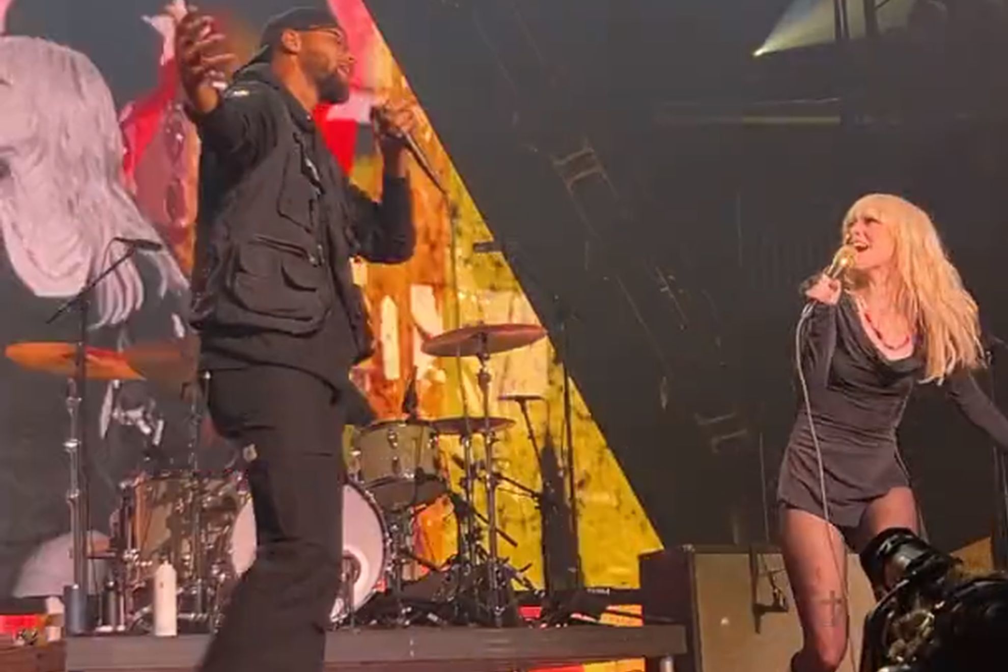 Steph Curry gets on stage and sings at Paramore concert