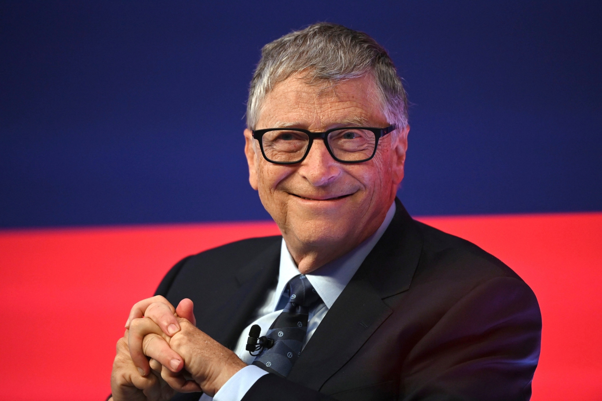 Bill Gates propaga mosquitos contagiados con una bactera de su propia granja