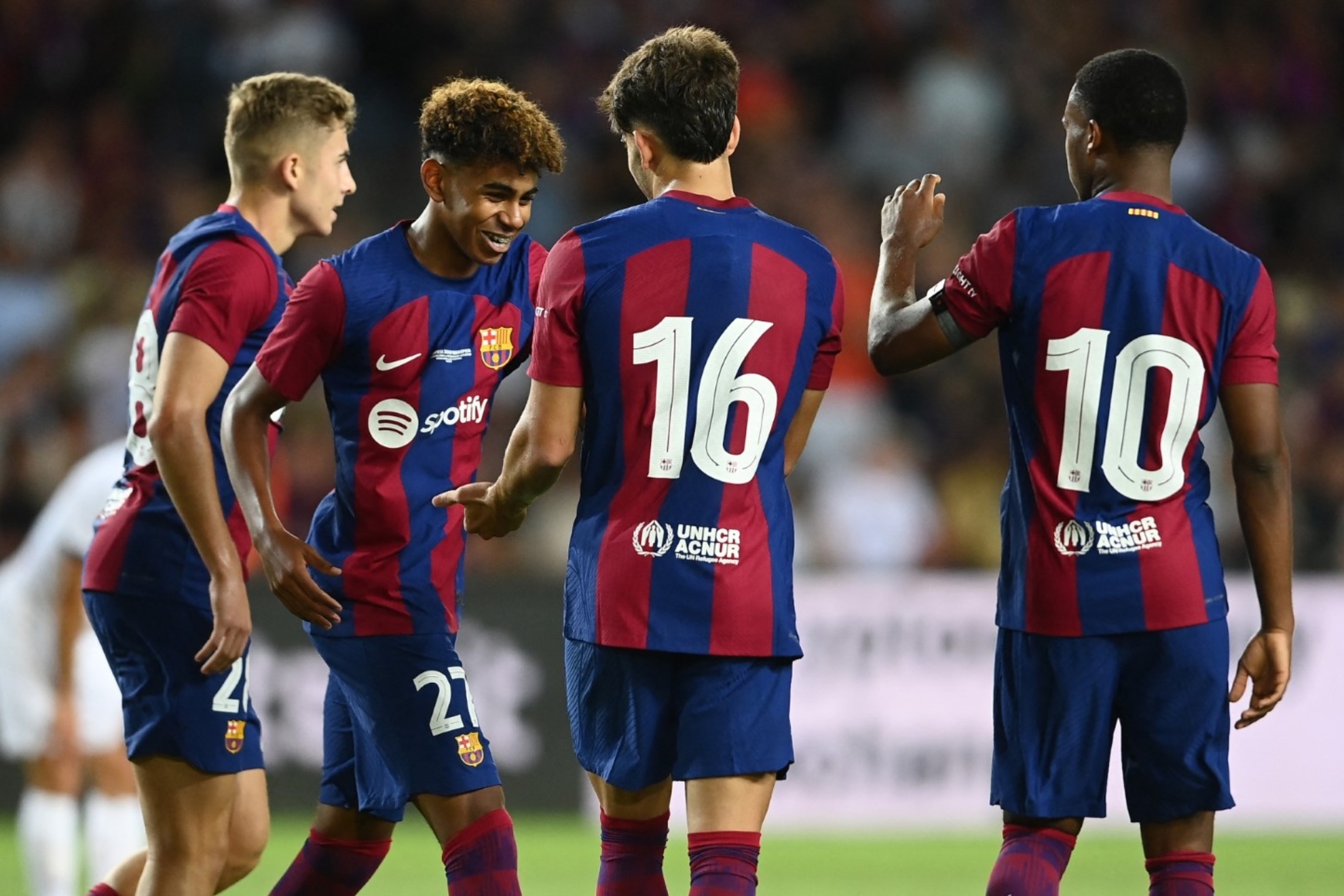 Los cuatro jóvenes del Barça celebrando en gol de Abde