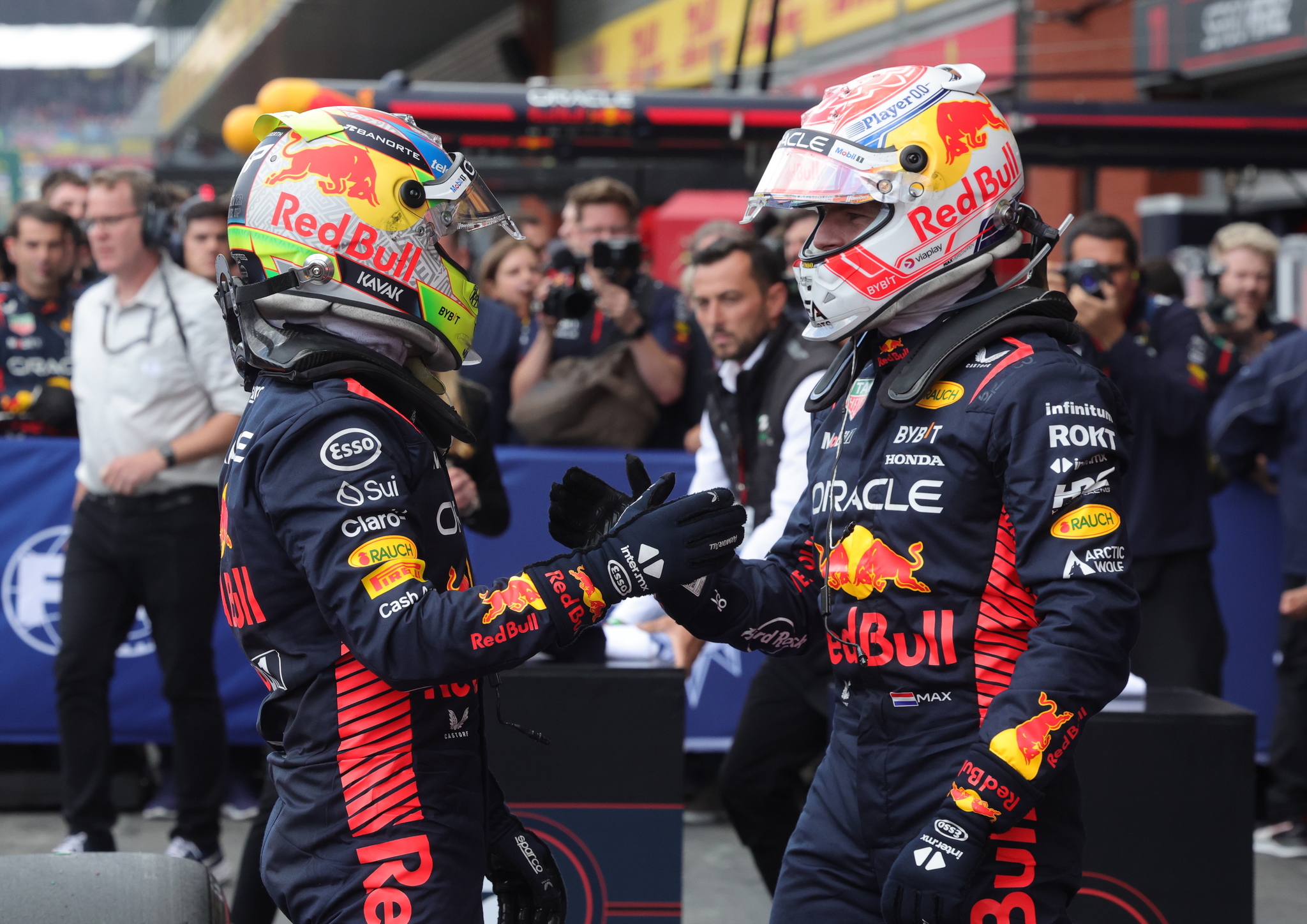 Checo Prez y Max Verstappen durante el GP de Blgica