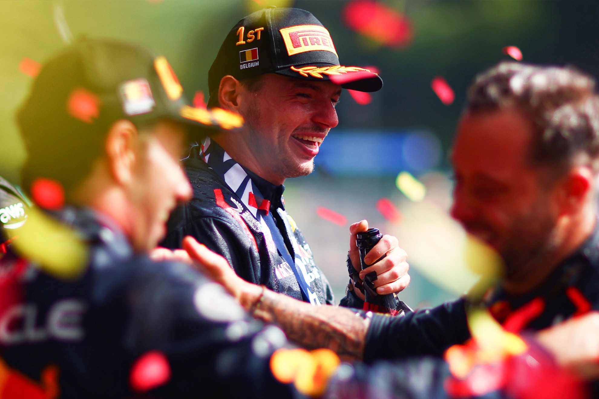Max Verstappen durante la ceremonia del podio en el GP de Bélgica