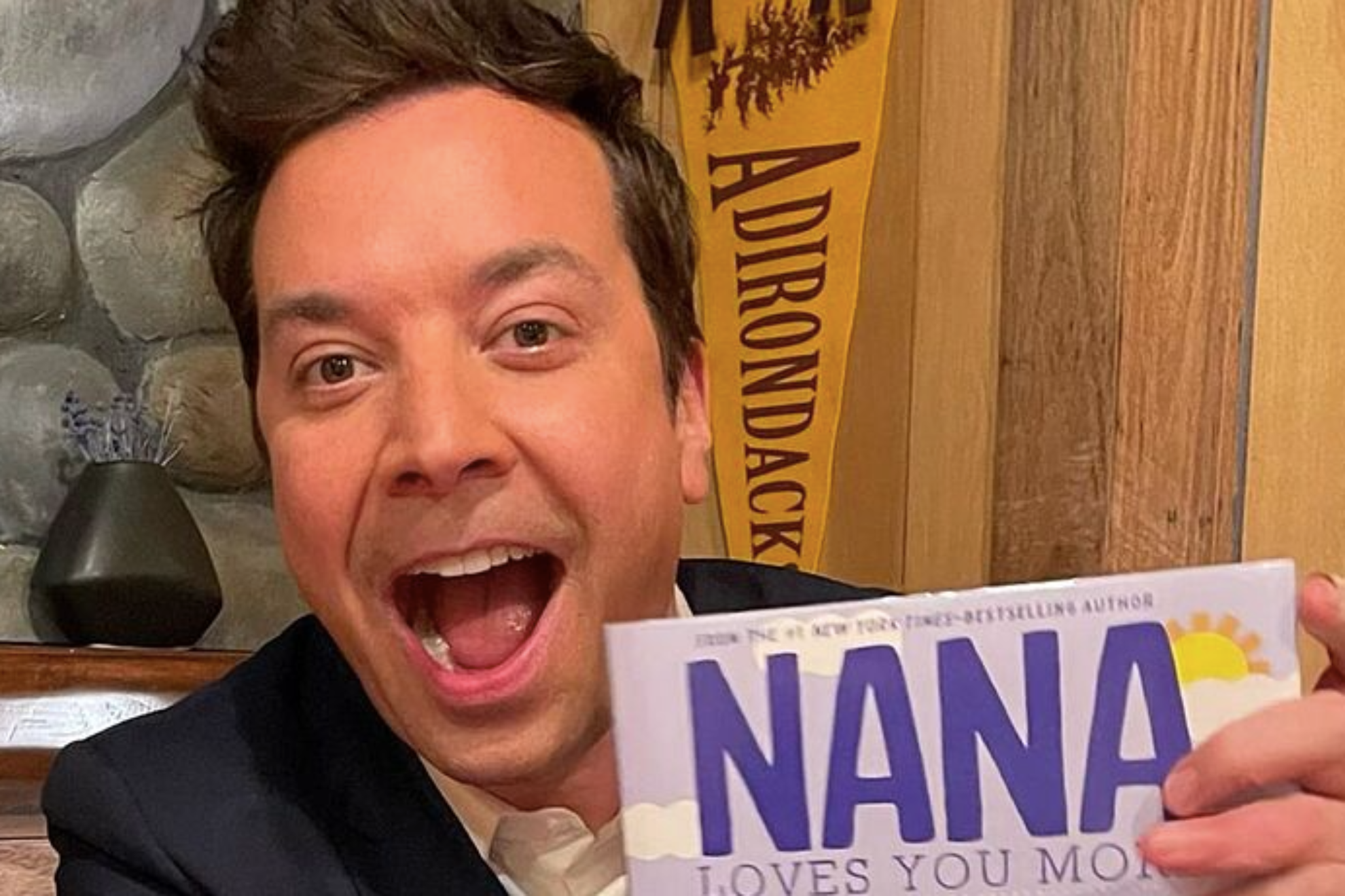 Jimmy Fallon takes fans by surprise at Jonas Brothers concert
