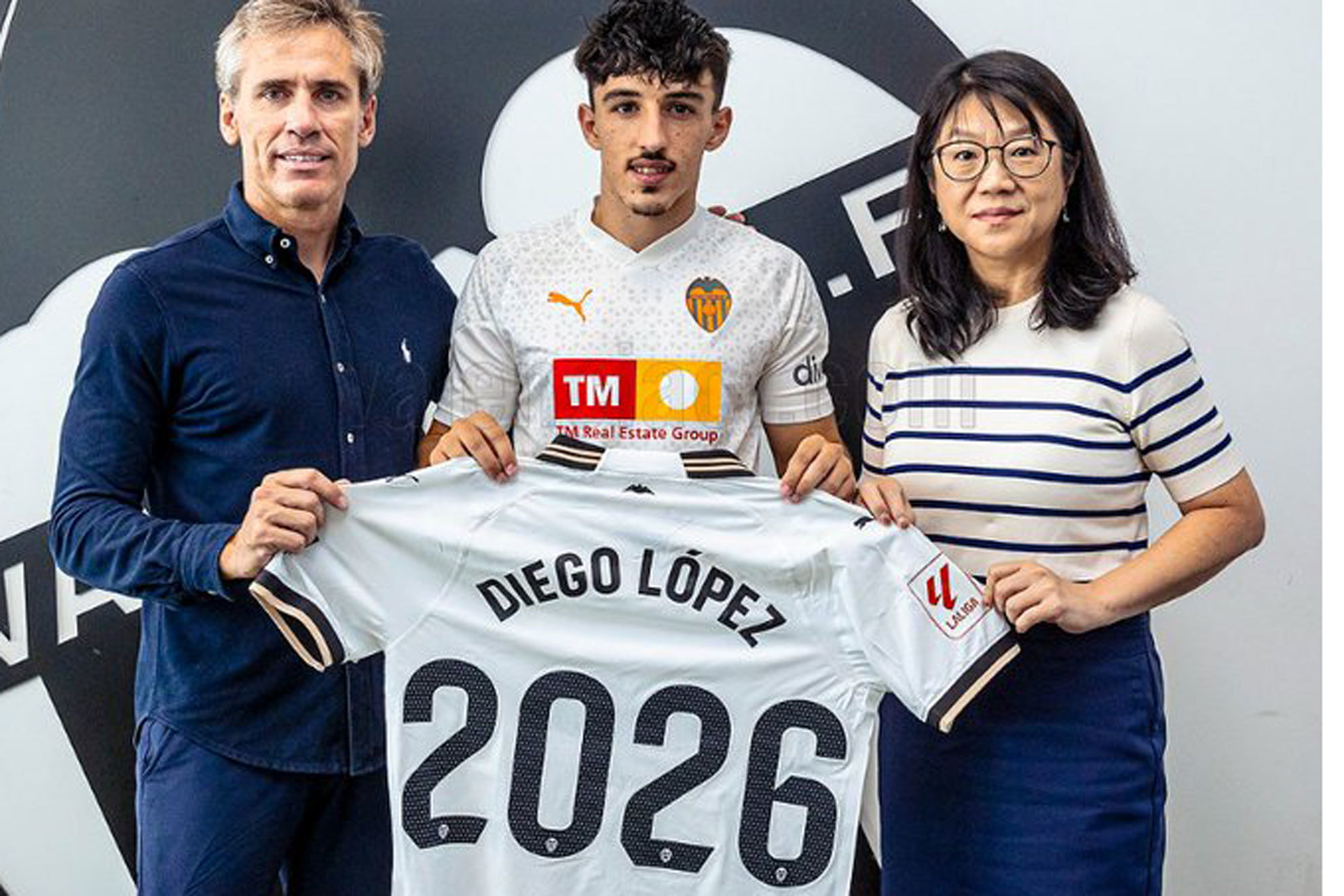 El Valencia renueva el contrato de Diego L�pez hasta 2026