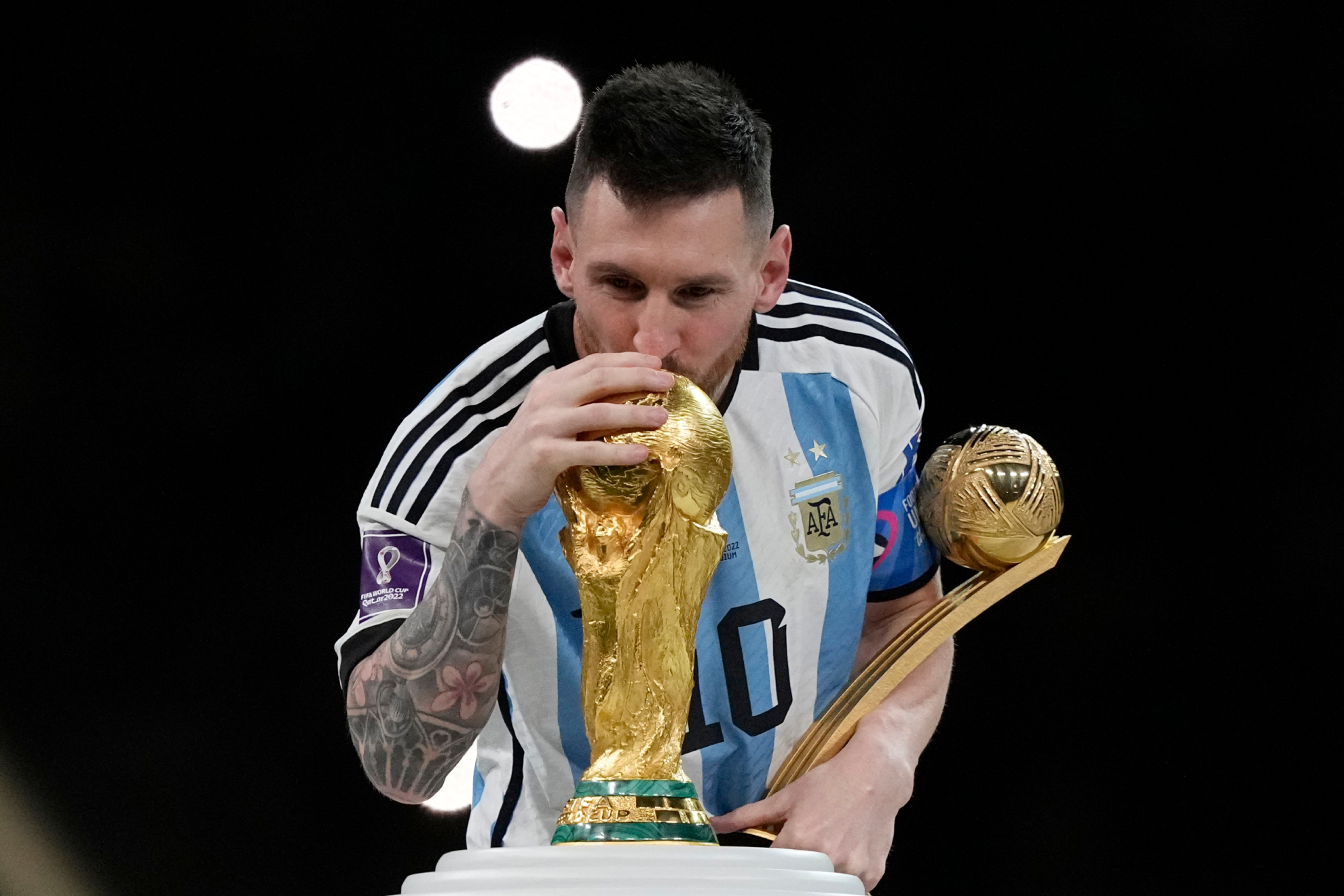 Messi, con la Copa del Mundo de Qatar y el Balón de Oro del Mundial,