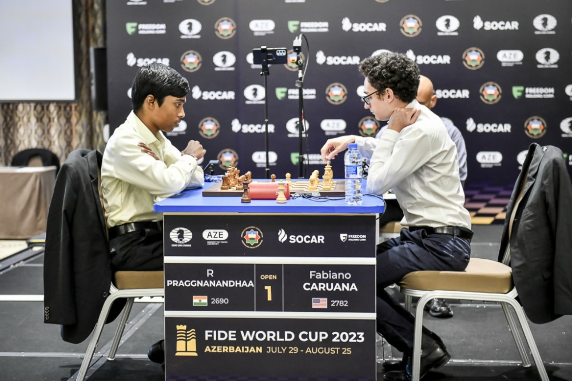 El indio Pra y el estadounidense Caruana disputan su duelo en la Copa del Mundo de Bakú