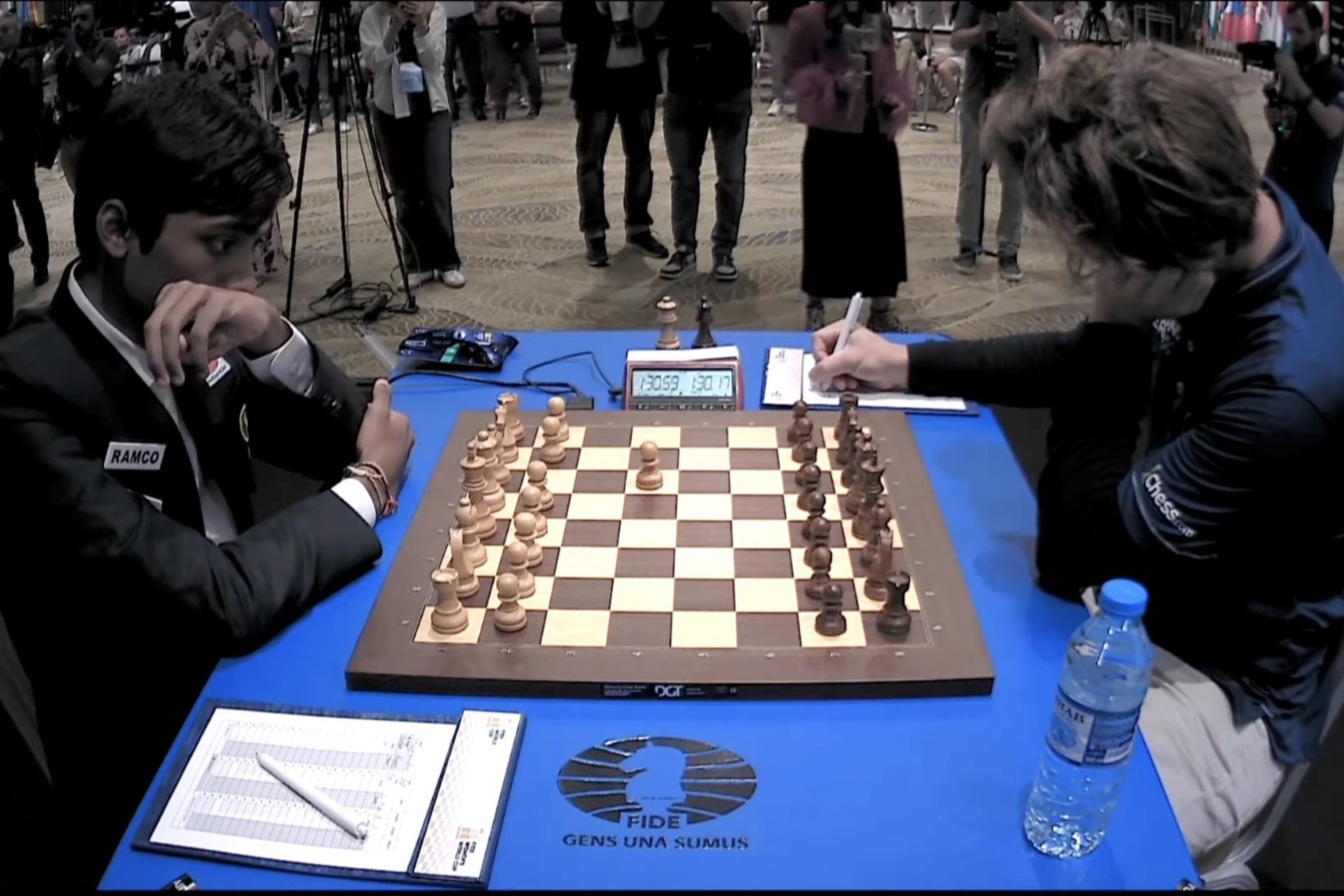 Pra y Carlsen disputan su duelo durante la Copa del Mundo en Bakú