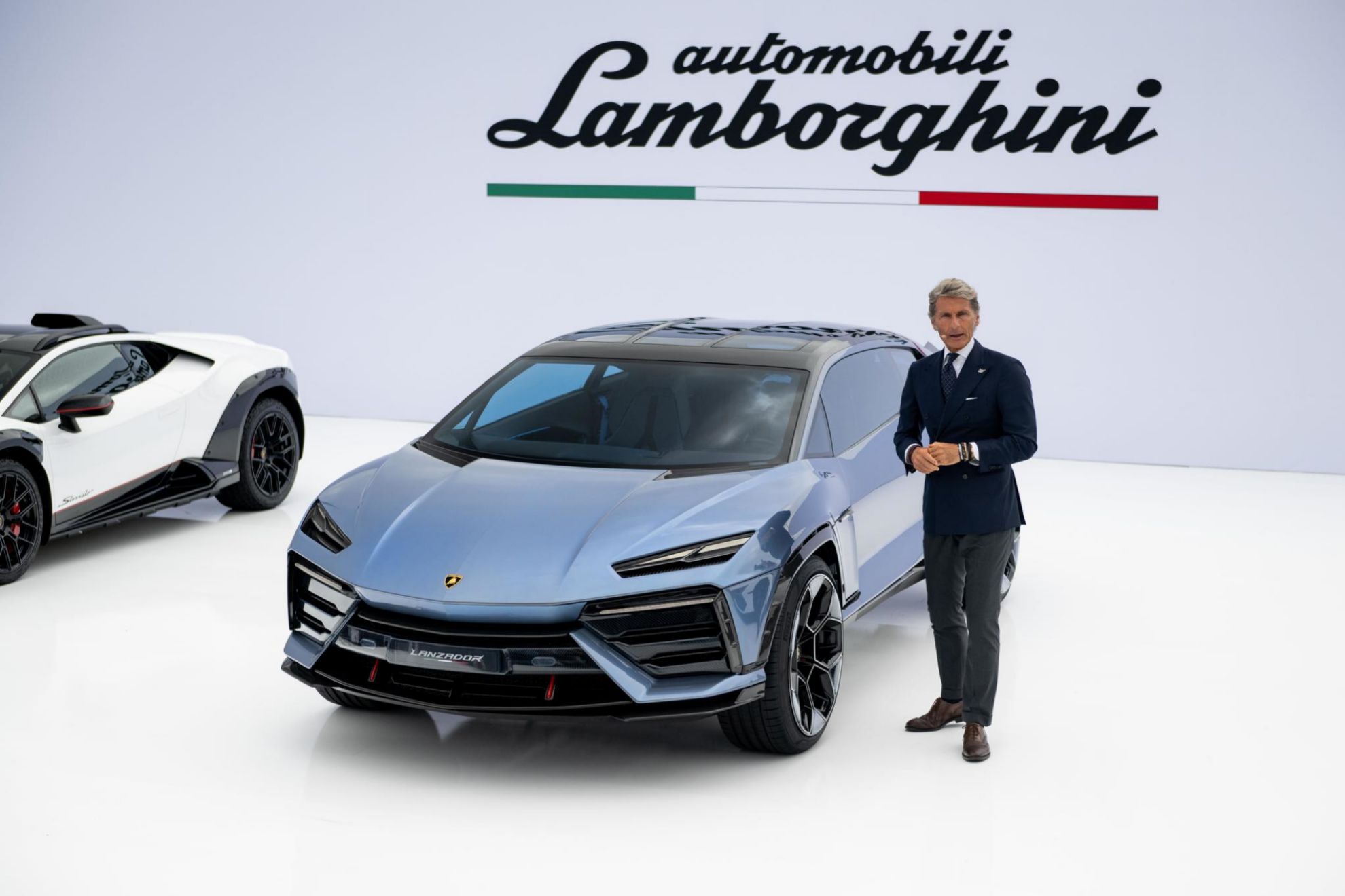 El CEO de Lamborghini estuvo en Monterey para presentar mundialmente el Lanzador.