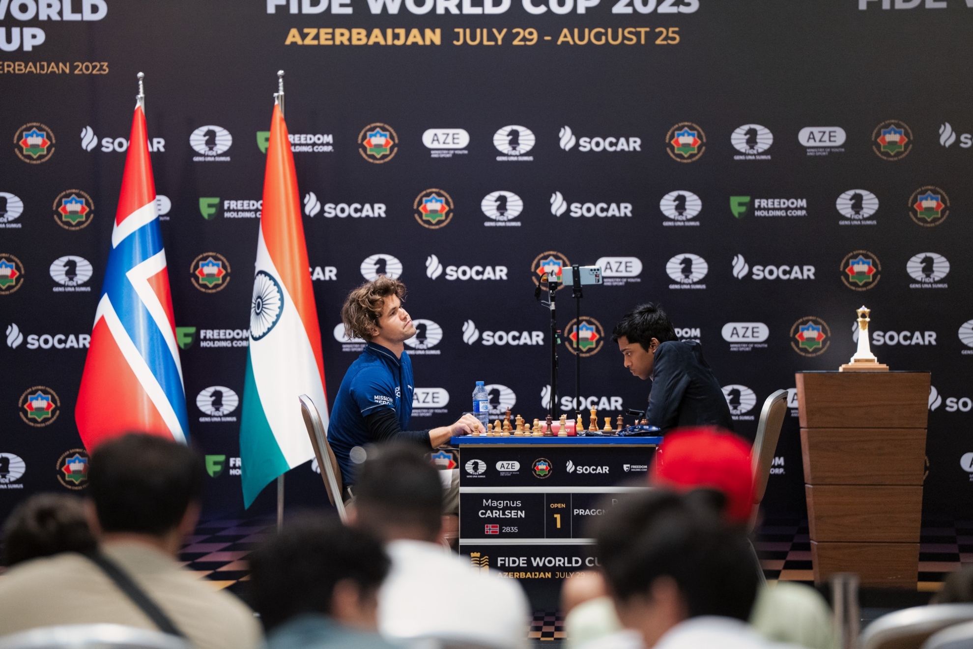 Carlsen y Pra piensan el próximo movimiento durante la jornada de este miércoles en la Copa del Mundo