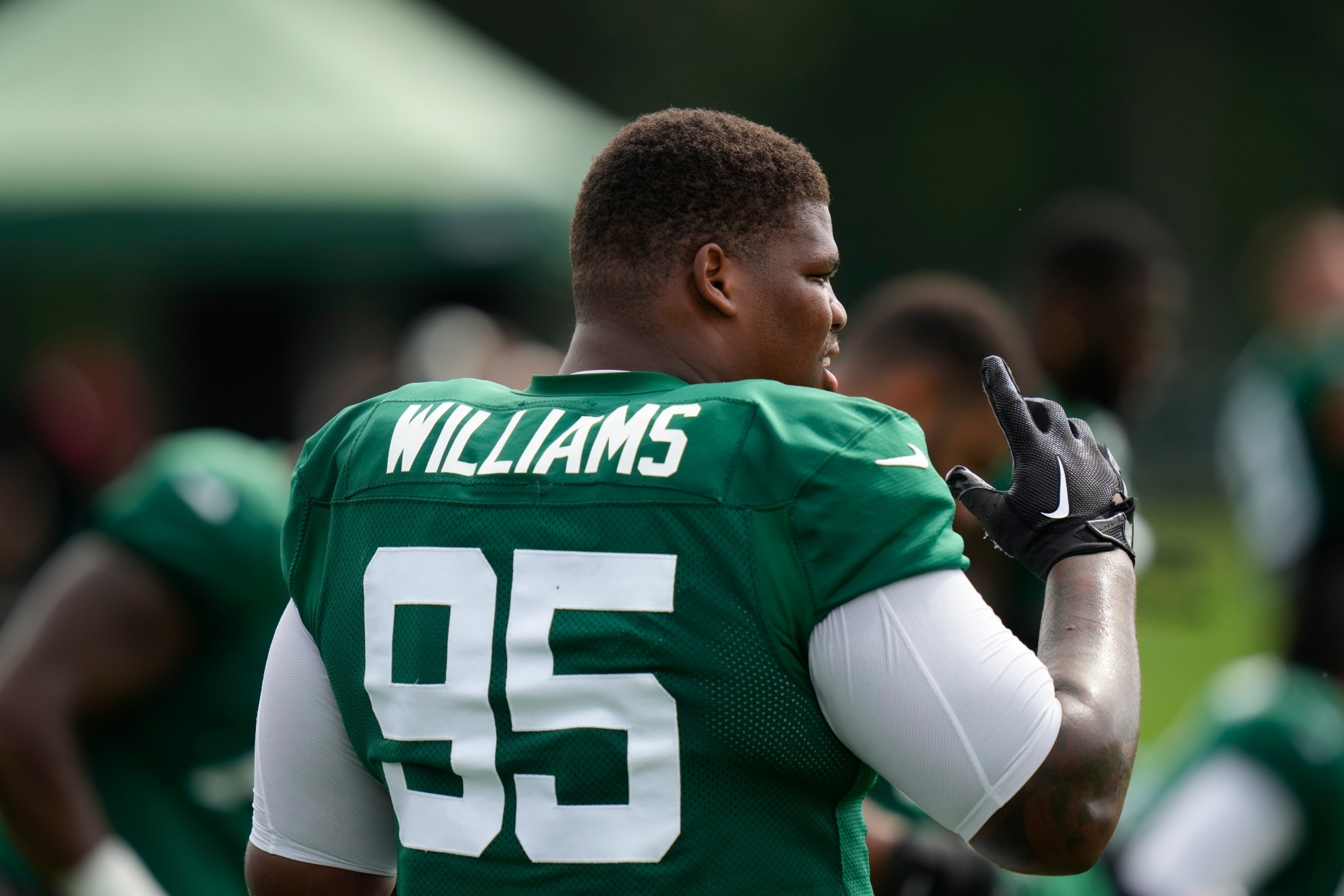 Mike Evans' body-shaming remark spurs reaction from Quinnen Williams in joint Jets practice