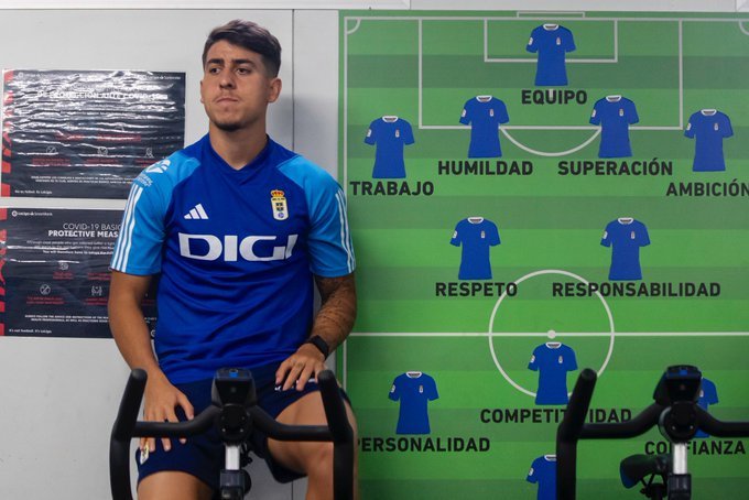 Santiago Coombatto ya luce como un azulón más en las instalaciones del club