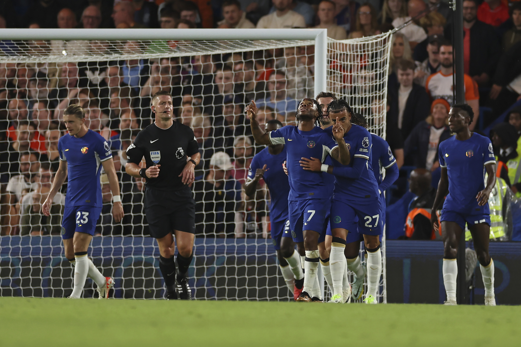 Sterling celebra uno de sus goles con el Chelsea.