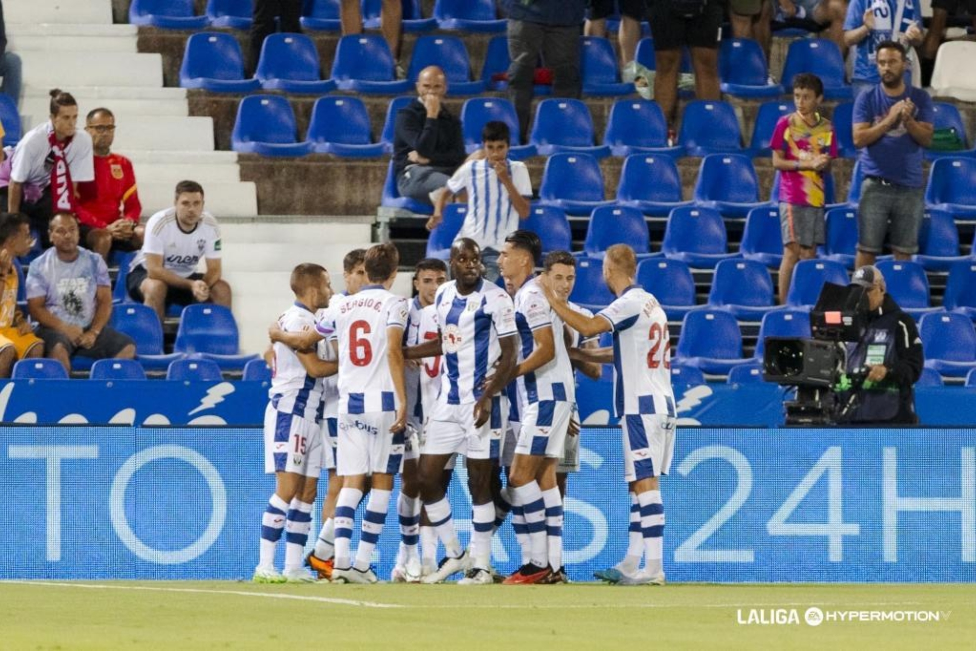 Los jugadores del Leganés celebran uno de los goles al Albacete.
