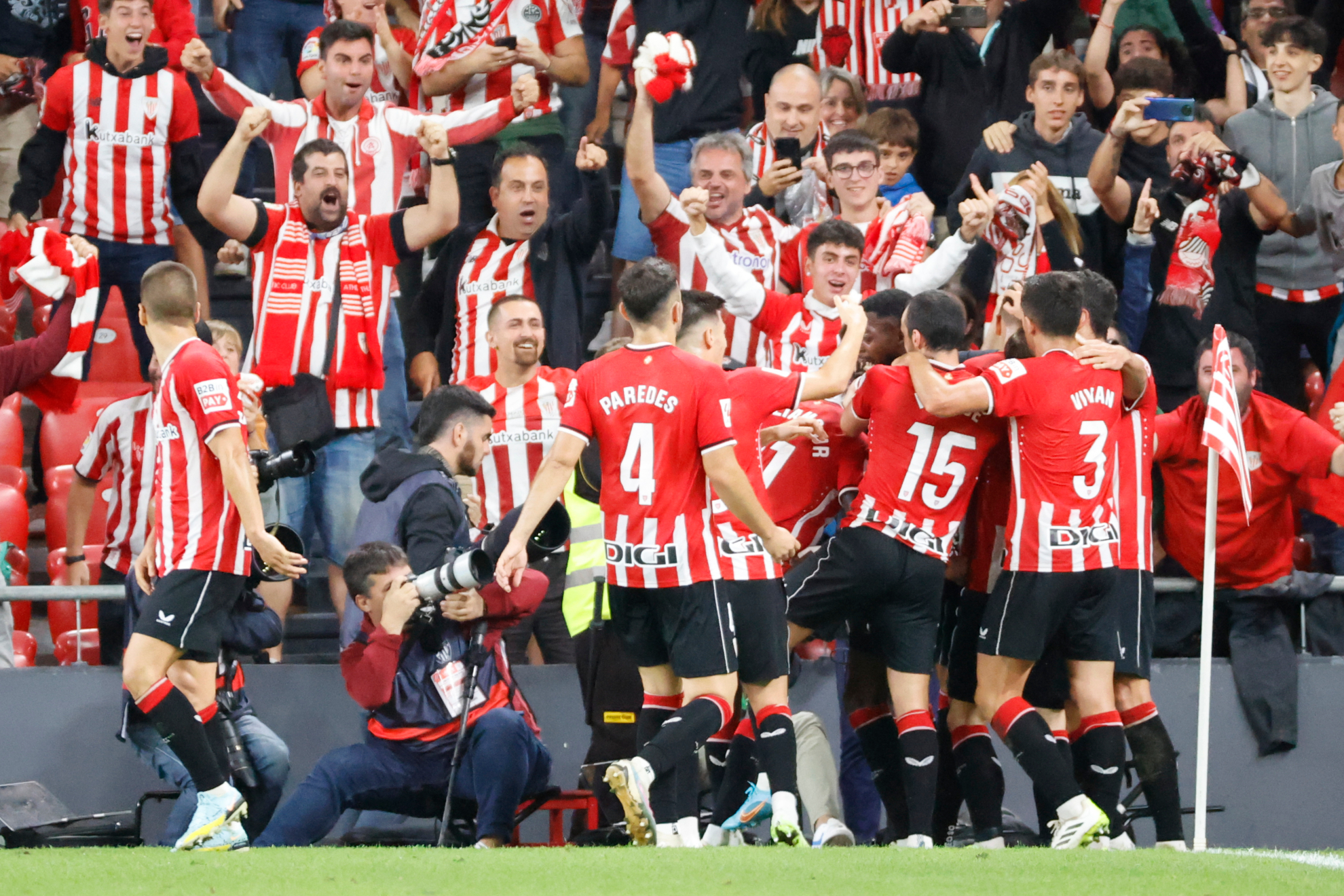 Los jugadores del Athletic celebrando uno de los goles.