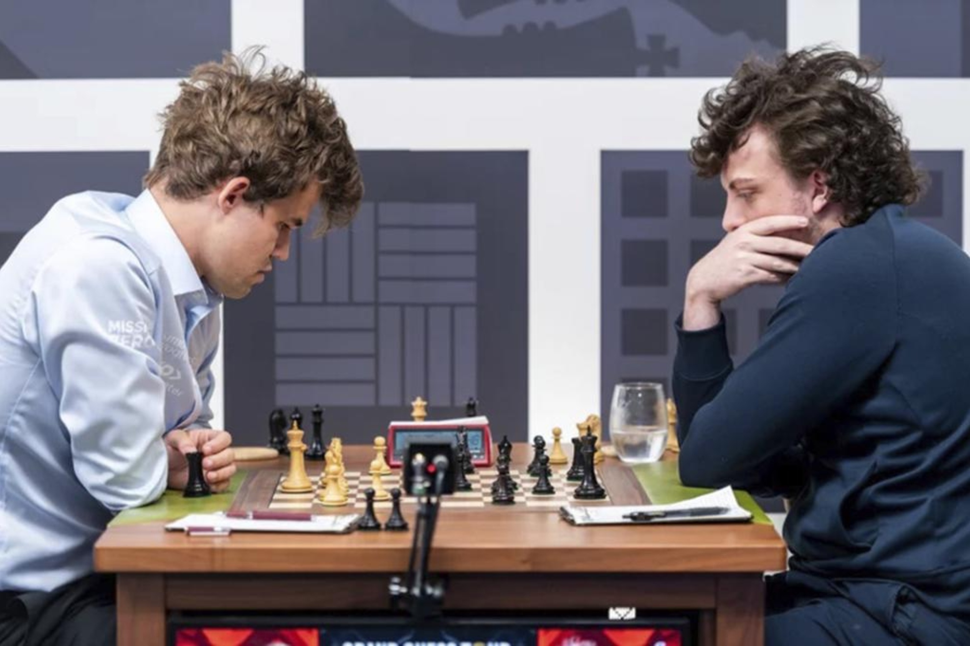 Magnus Carlsen y Hans Niemann.