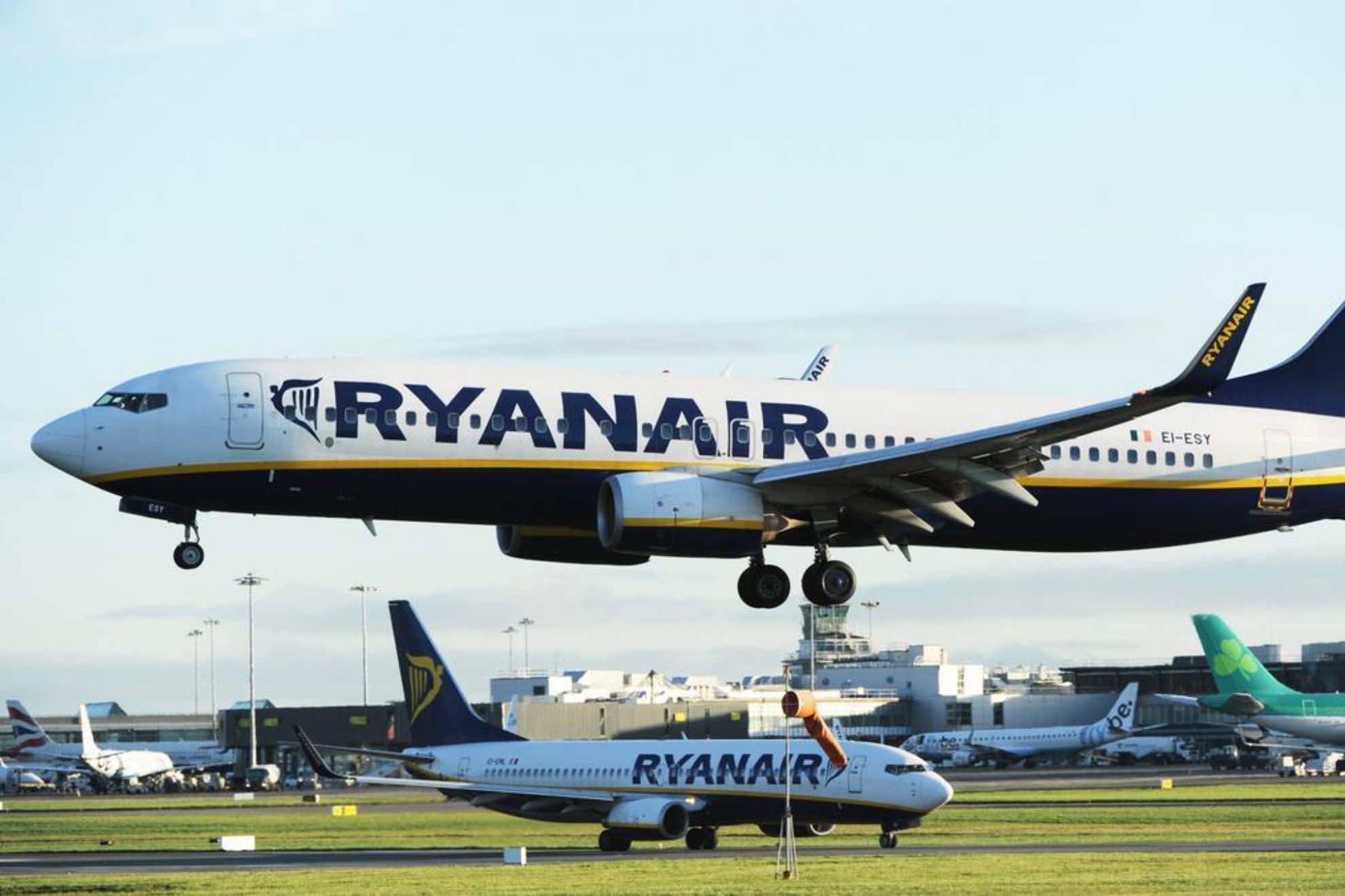 Ryanair, obligado a cancelar ms de 300 vuelos por un fallo tcnico