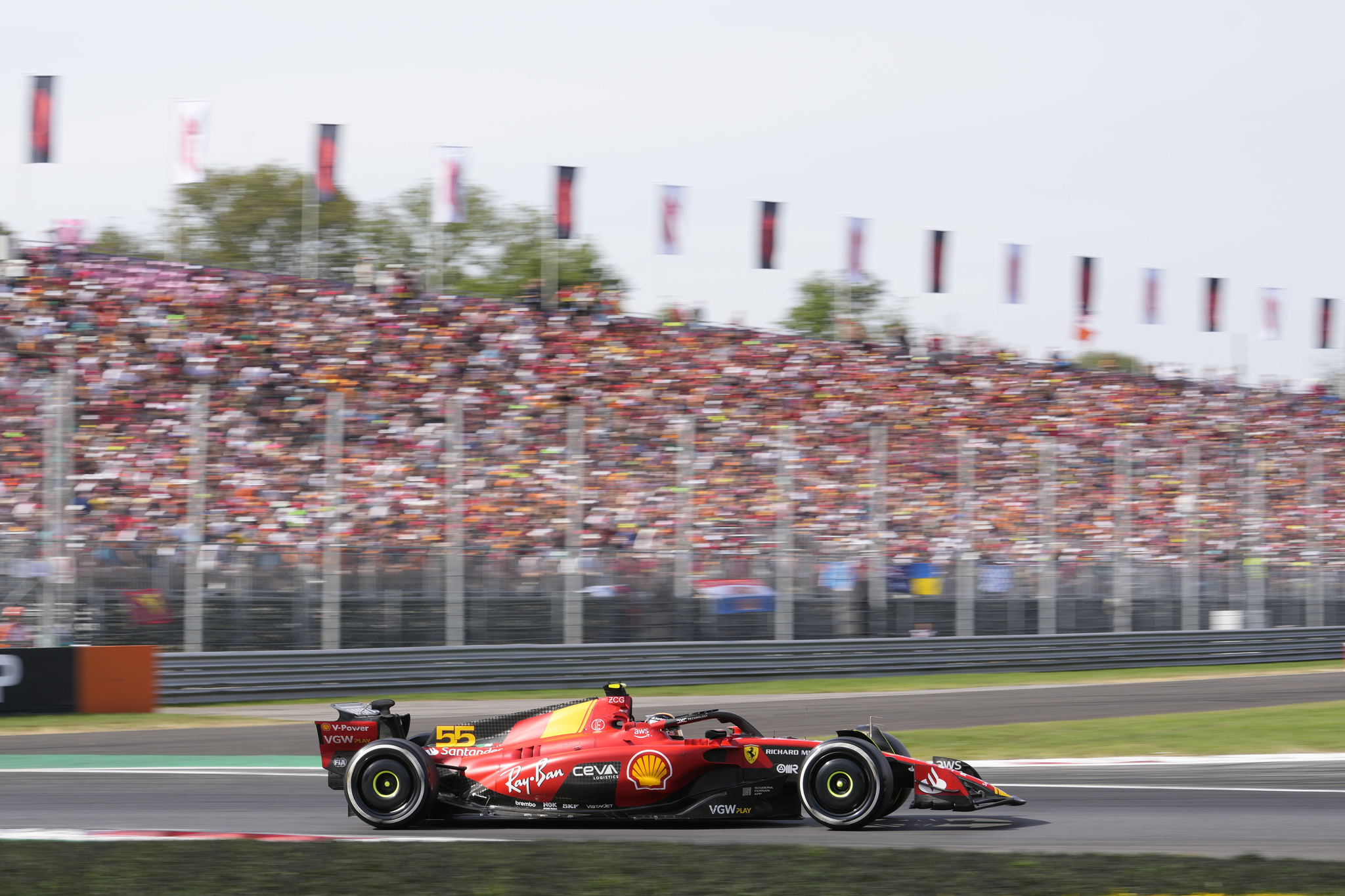 Carlos Sainz durante la carrera en el circuito de Monza