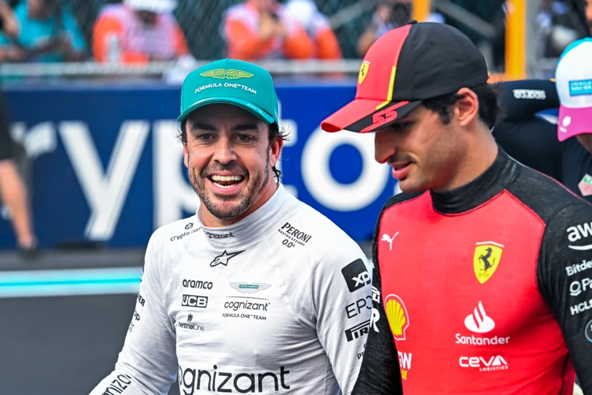 Fernando Alonso y Carlos Sainz, juntos en el paddock del GP de Miami.