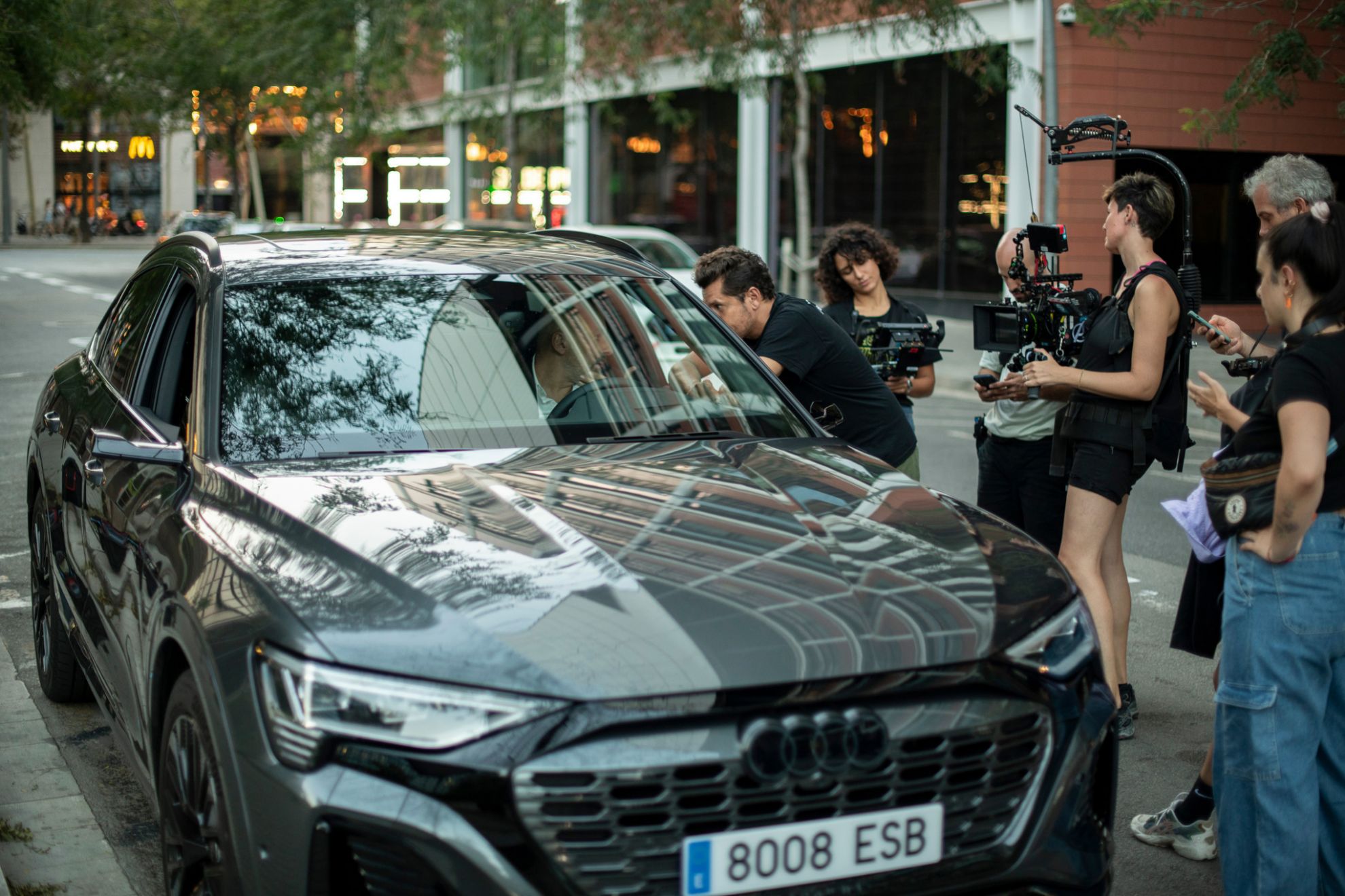 El Audi Q8 Sportback e-tron es el 'otro' protagonista del film.