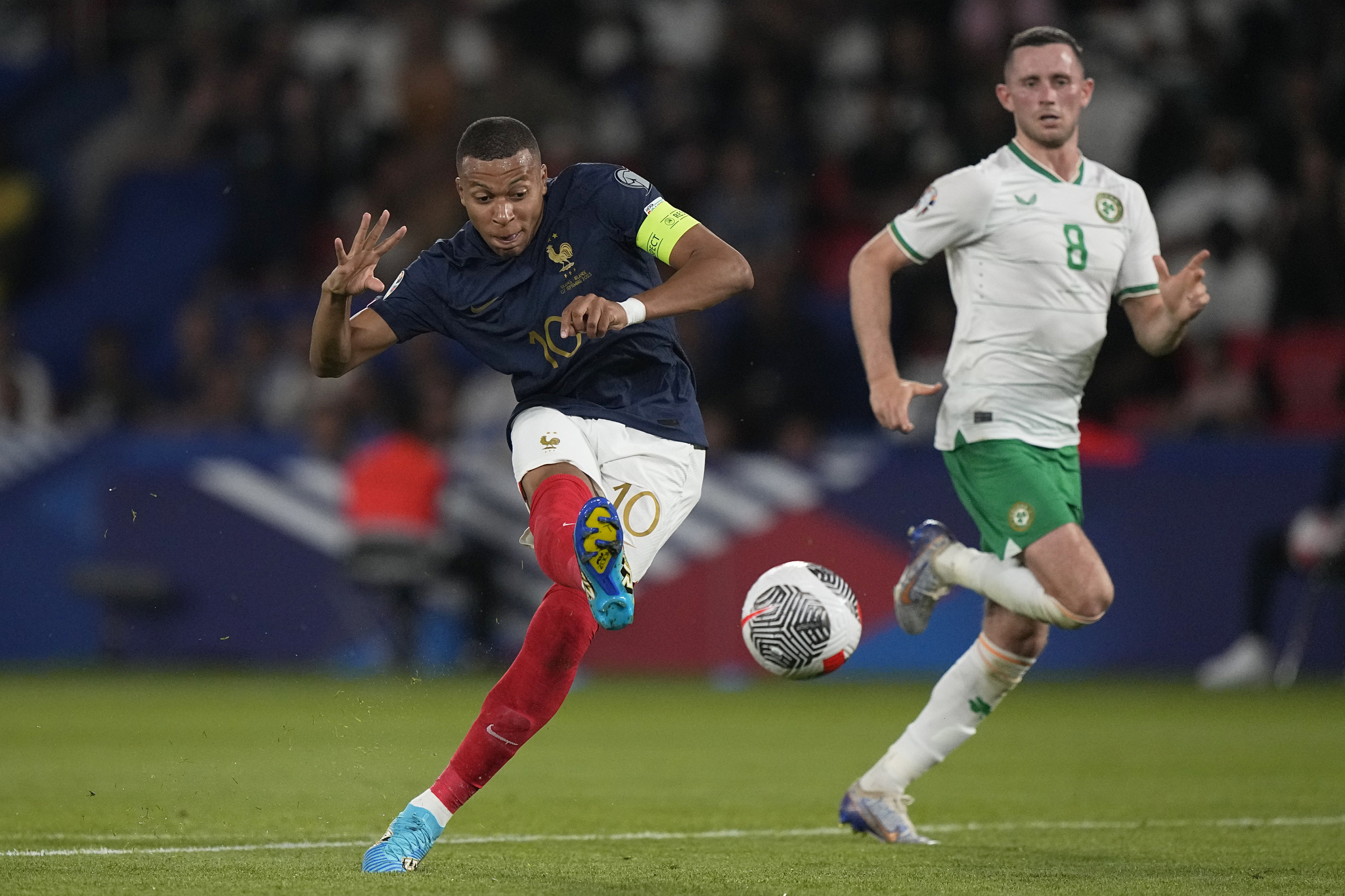 Francia se impone a Irlanda con un golazo de Tchouaméni