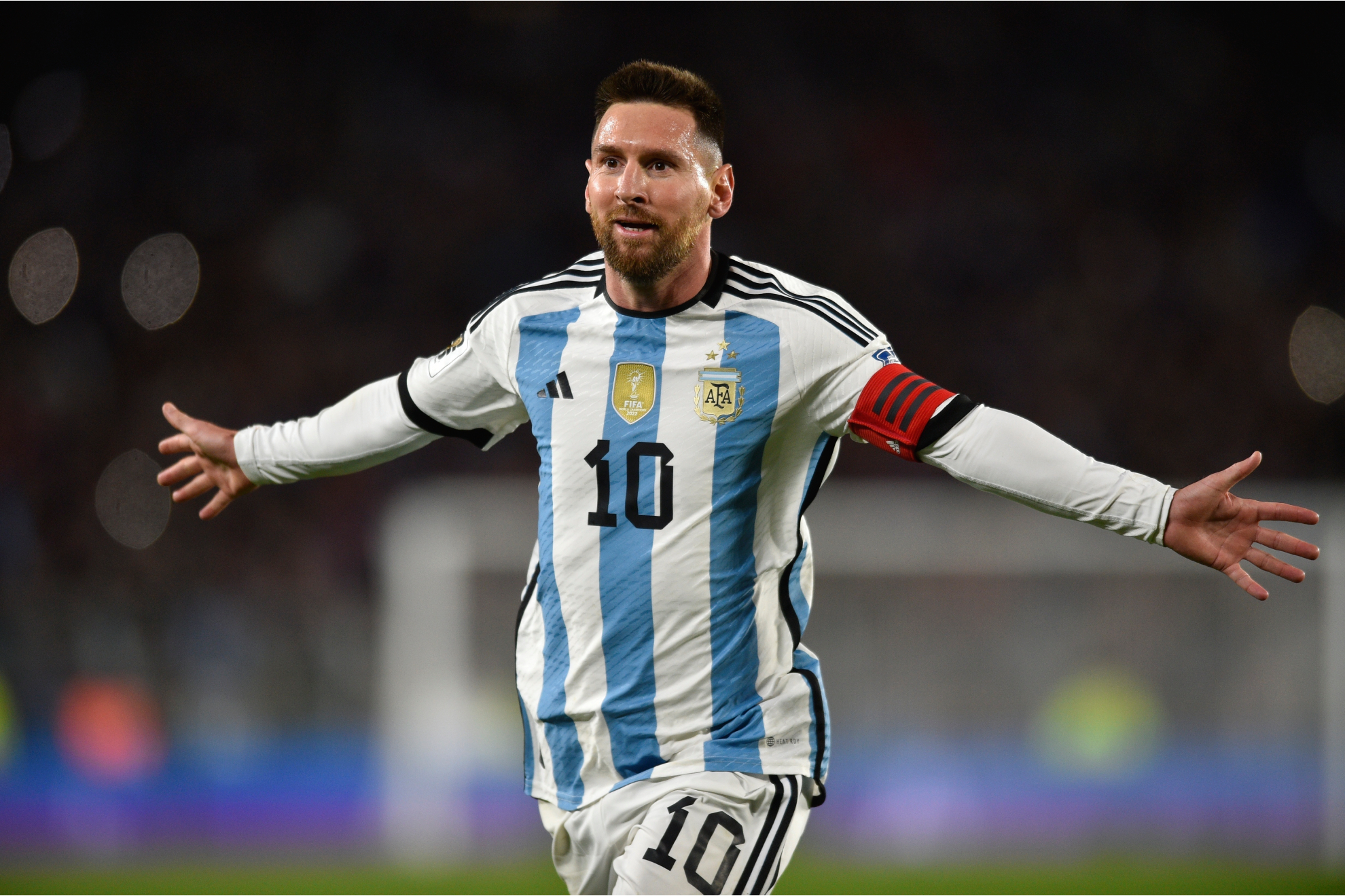 El francotirador Messi resuelve un gris debut ante Ecuador