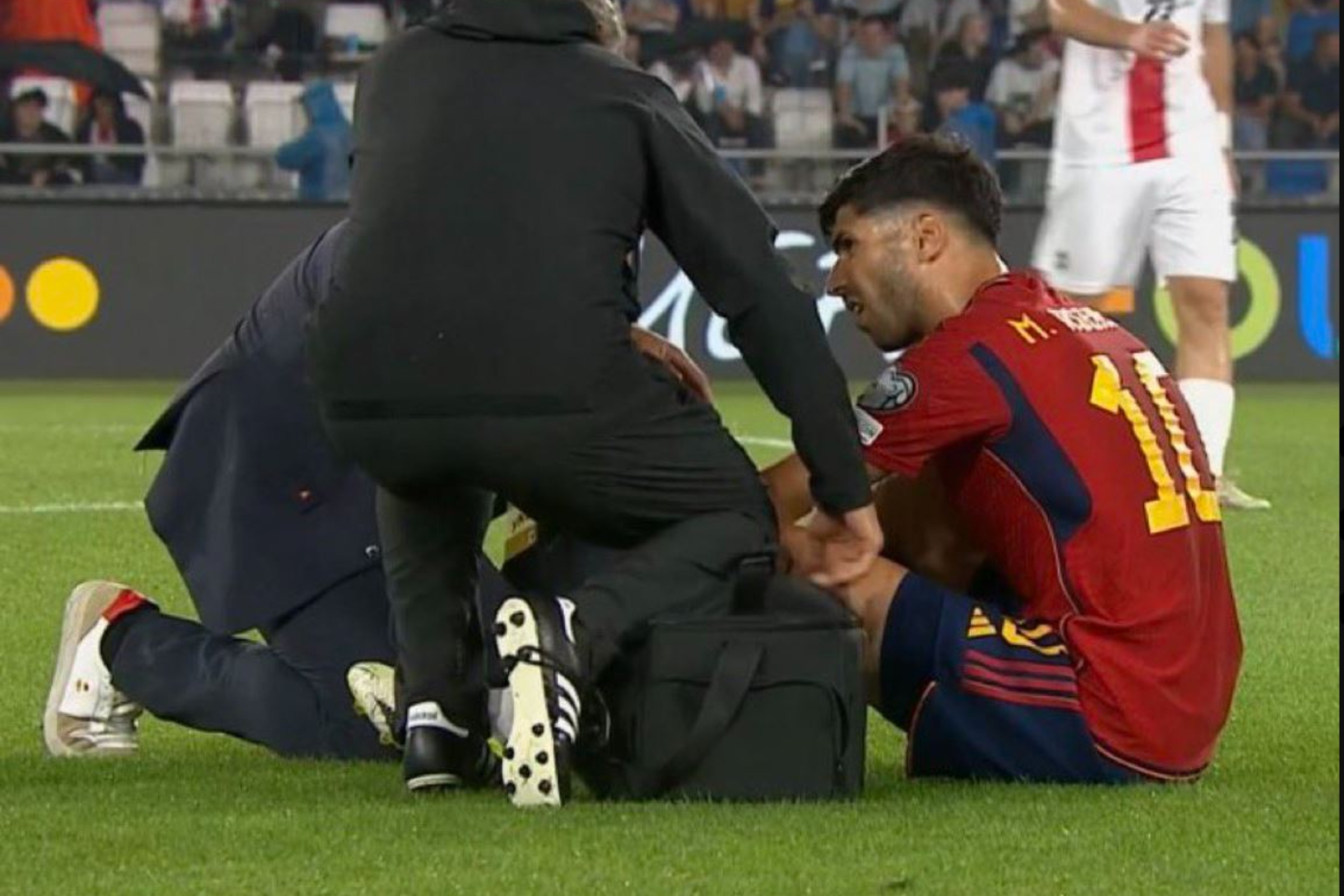 Asensio, en el suelo tras su lesión.