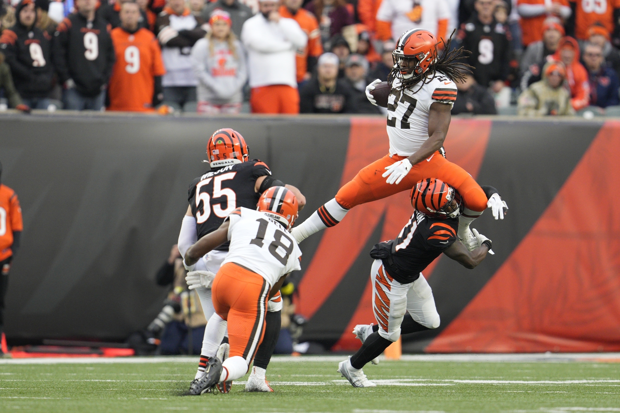 Cleveland Browns' Kareem Hunt is tackled by Cincinnati Bengals' Mike Hilton.