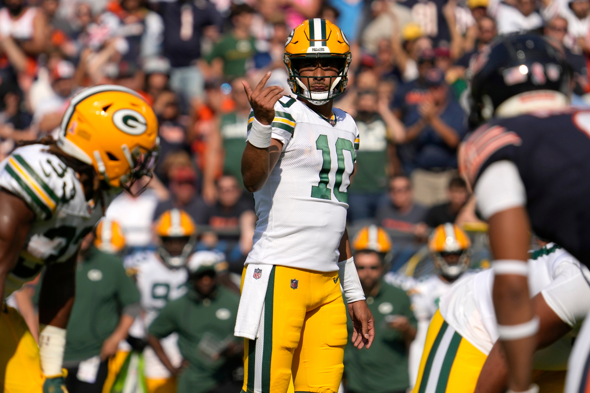 Feeling the Love: Packers' new franchise QB tosses 3 TDs in Week 1 mauling  of Bears