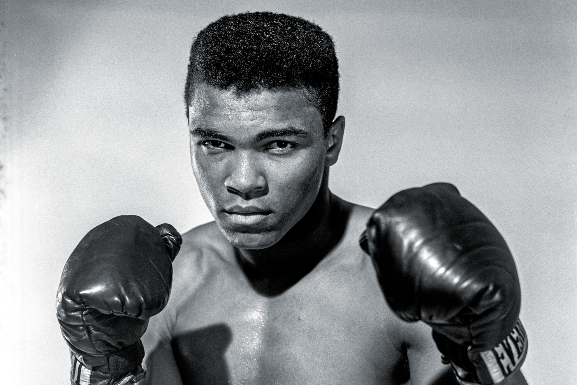 Foto de Muhammad Ali en 1962, tomada en Nueva York, cuando tenía 20 años.