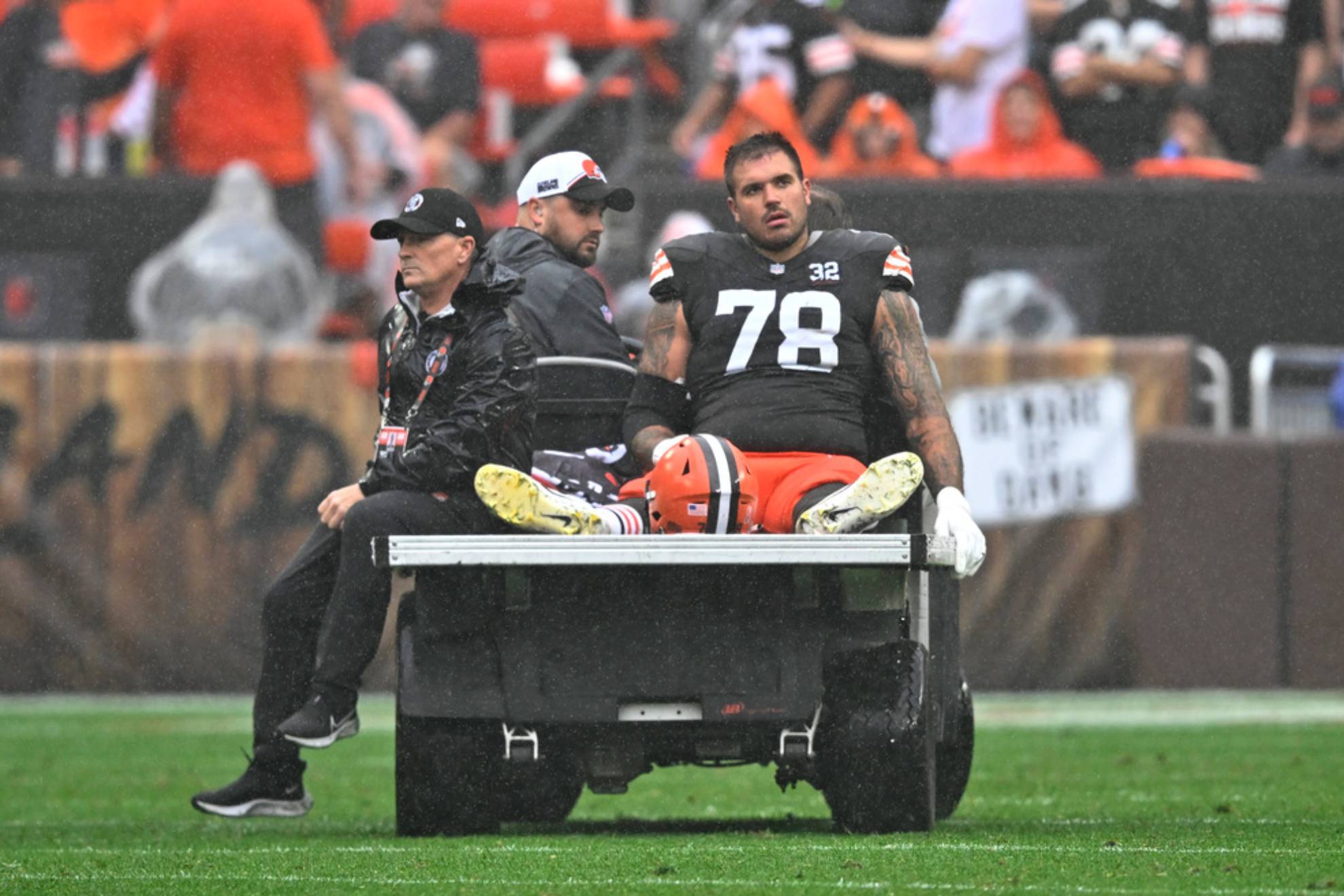 Browns lose starting tackle Jack Conklin for the season after he injures knee in opener vs Bengals