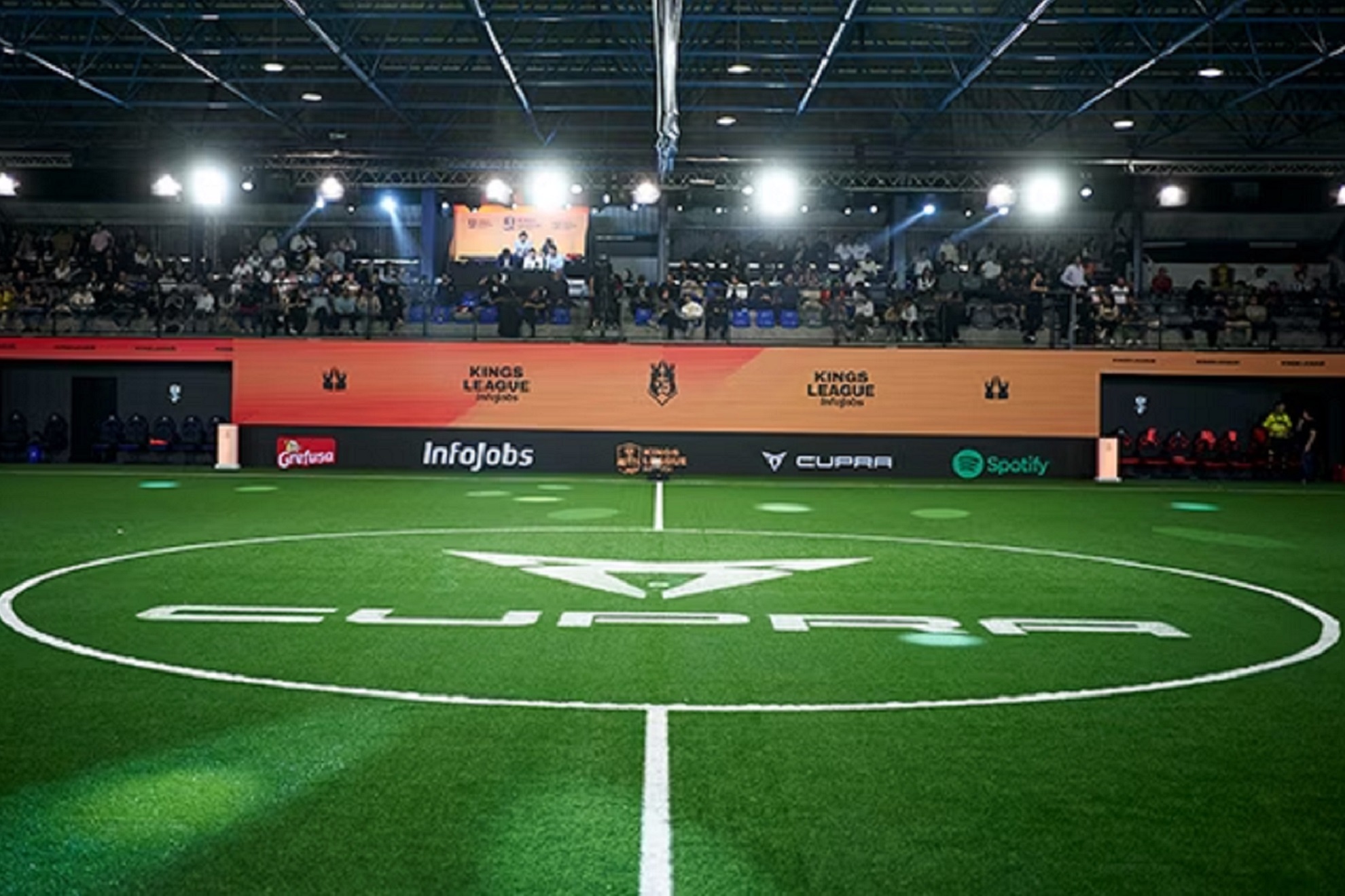 Gerard Piqué quiere cambiar el color del césped del Cupra Arena y los fans se ponen manos a la obra