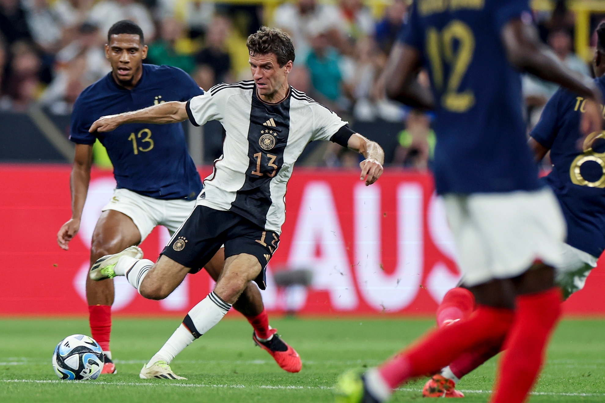 Thomas Müller marca el 1-0 de Alemania ante Francia.