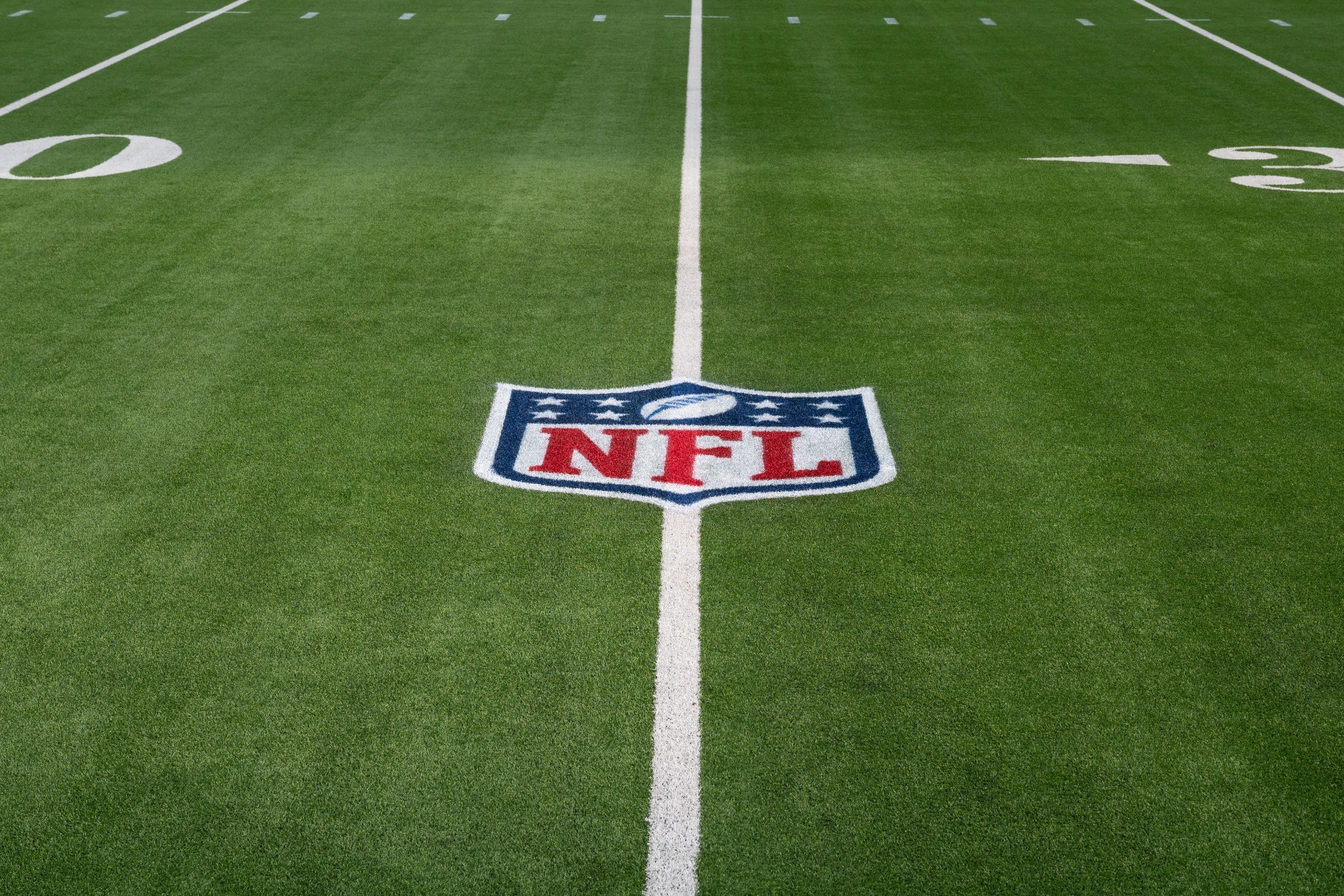 NFL Players Union Boss Wants Natural Grass After Rodgers Injury
