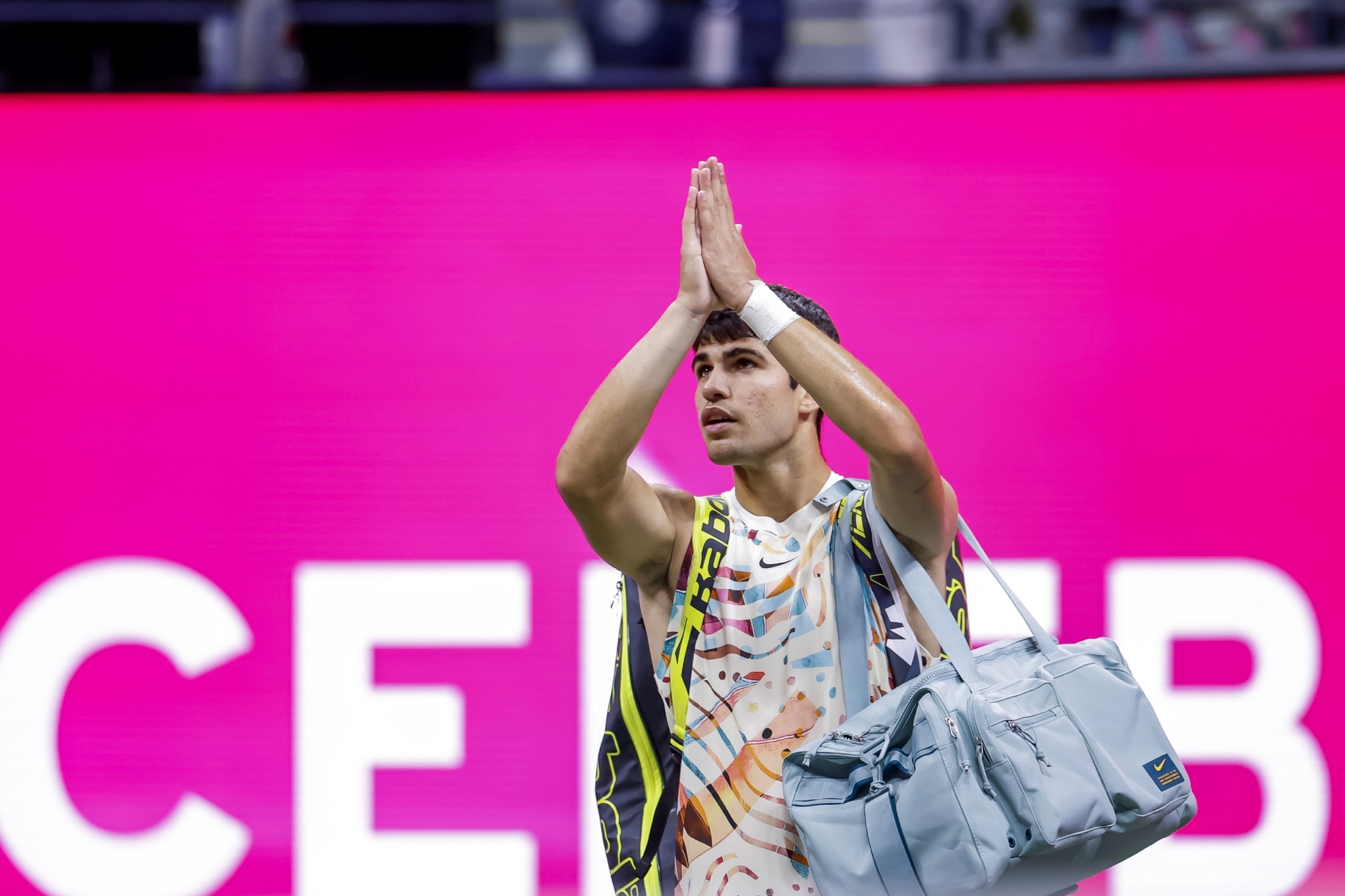 Alcaraz aplaude a la grada del US Open