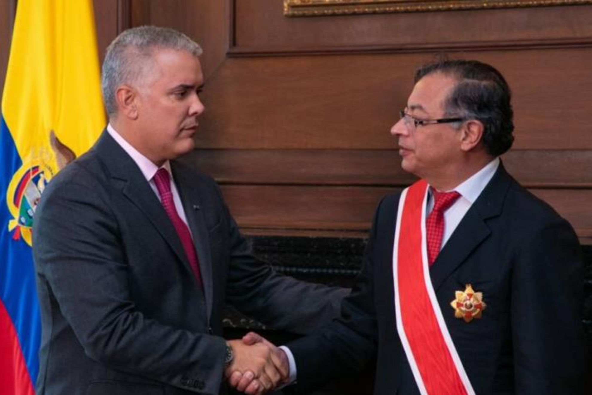 Fuerte pelea y graves acusaciones de Gustavo Petro e Iván Duque, presidente y expresidante de Colombia, respectivamente
