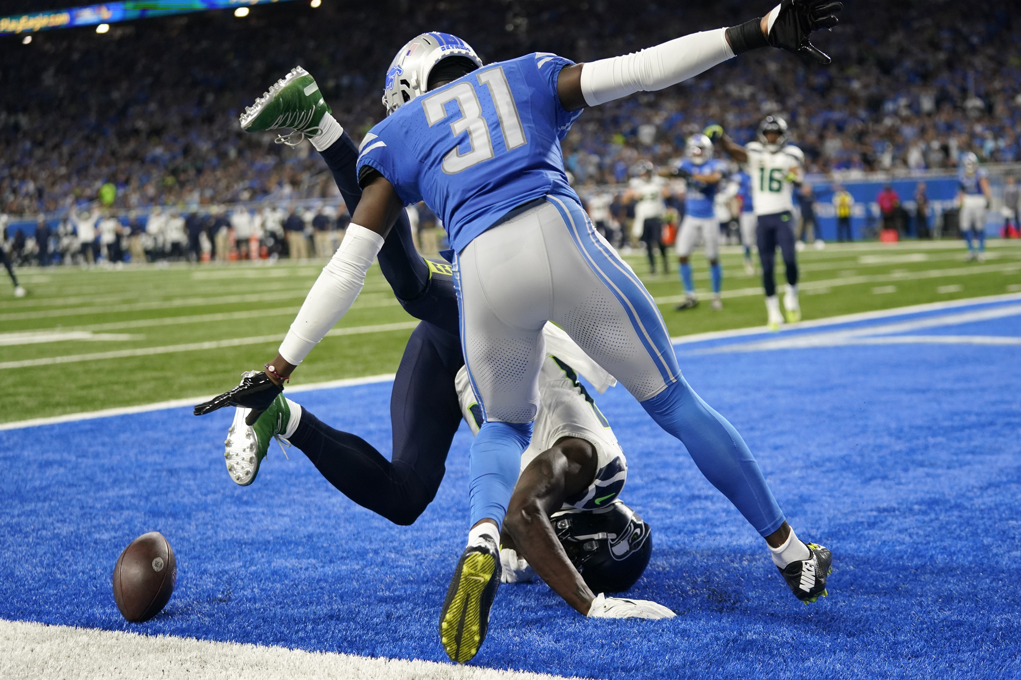 Detroit Lions safety Kerby Joseph (31) breaks up a pass intended for Seattle Seahawks wide receiver lt;HIT gt;DK lt;/HIT gt; lt;HIT gt;Metcalf lt;/HIT gt; during the second half of an NFL football game, Sunday, Sept. 17, 2023, in Detroit. (AP Photo/Paul Sancya)