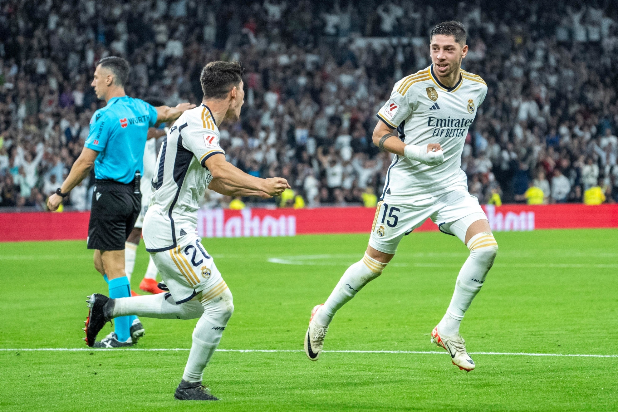 Fran García y Valverde celebran el gol de este último, que suponía el empate ante la Real Sociedad.