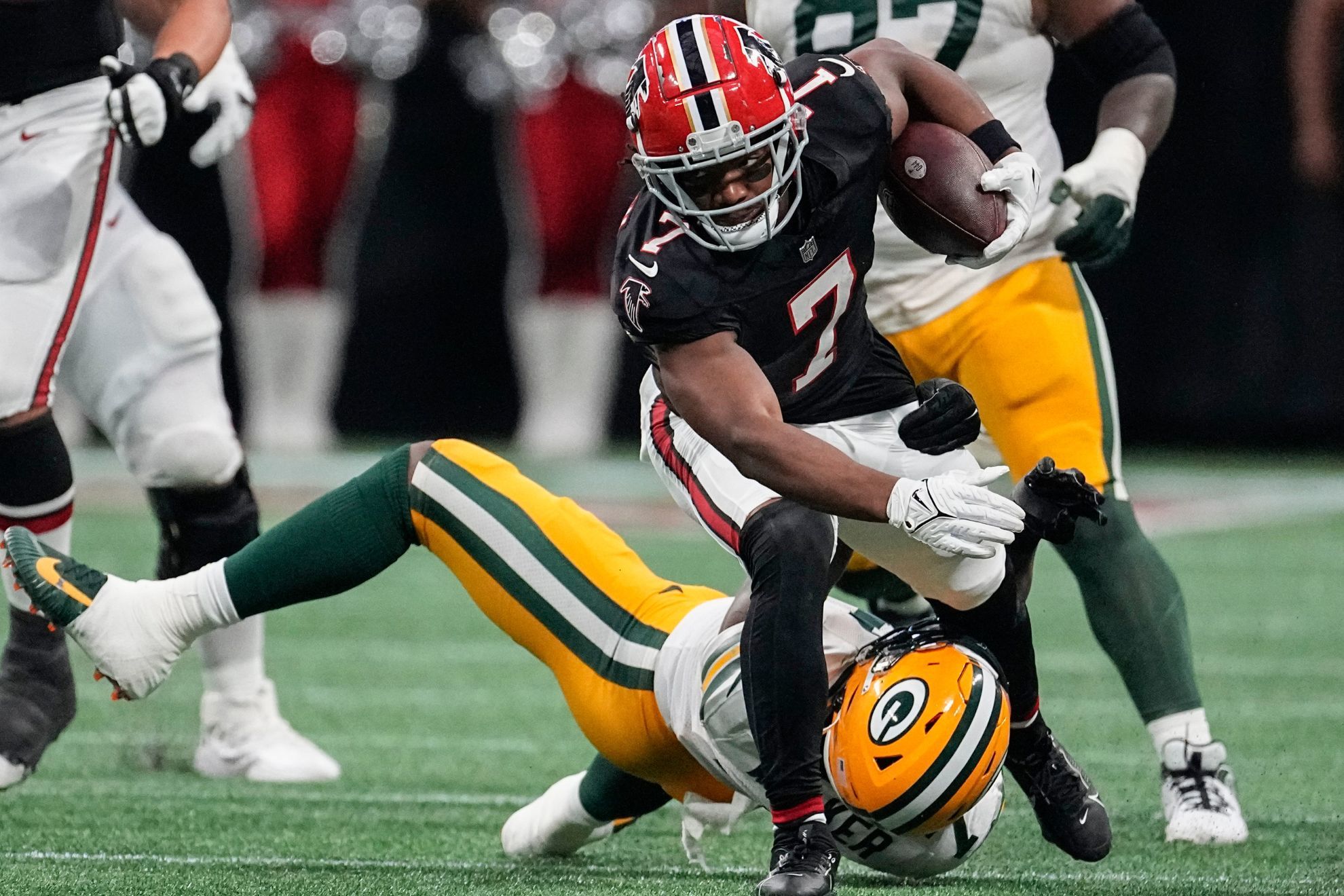 Bijan Robinson highlights: Falcons RB pulls off Madden-like plays in win over Packers
