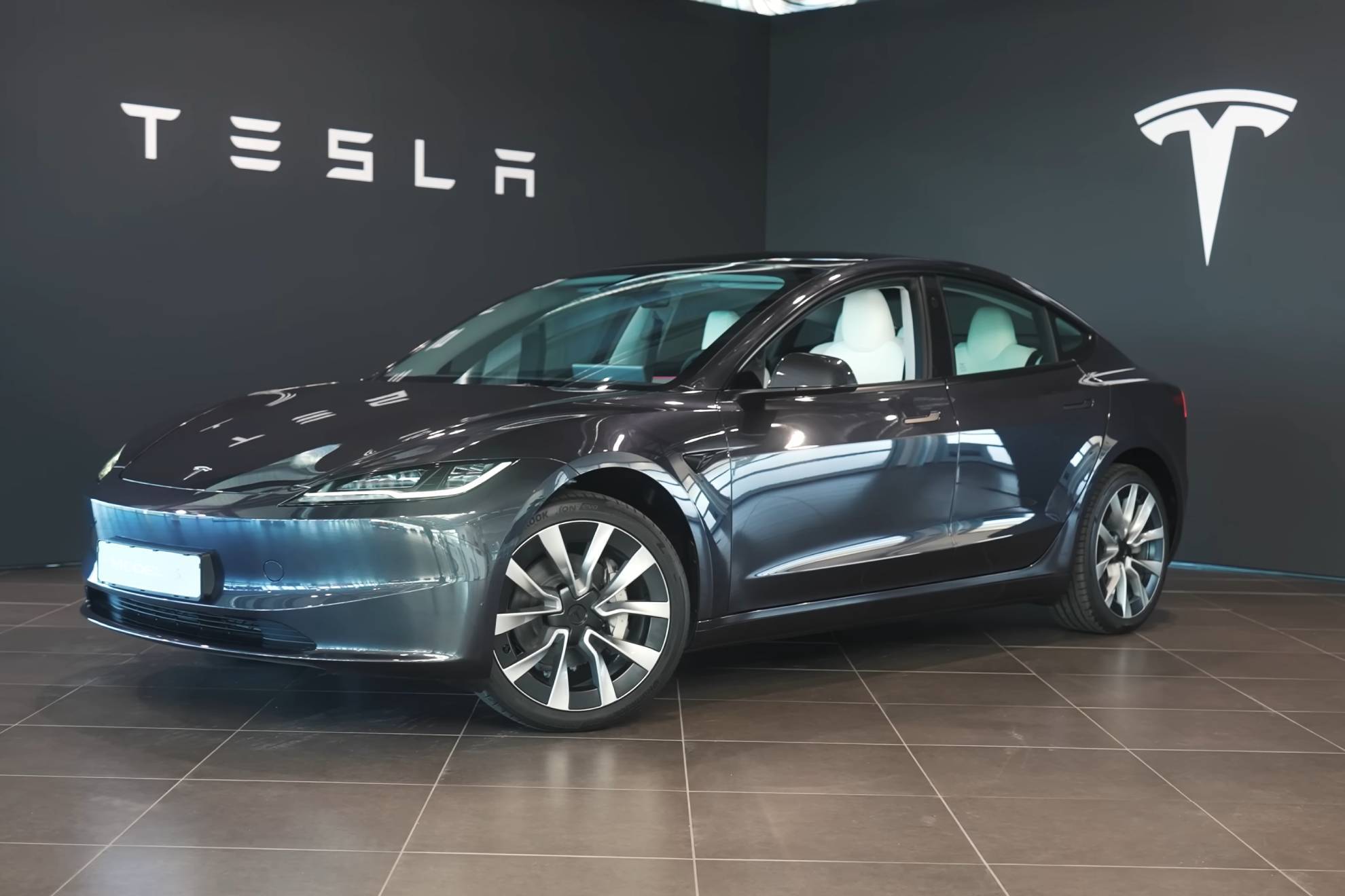El Tesla Model 3 2023 tiene nueva imagen
