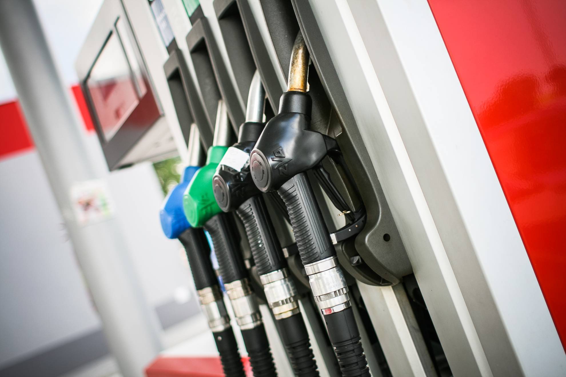 El Gobierno francés ha decidido actuar contra la escalada del precio de la gasolina y el diésel.