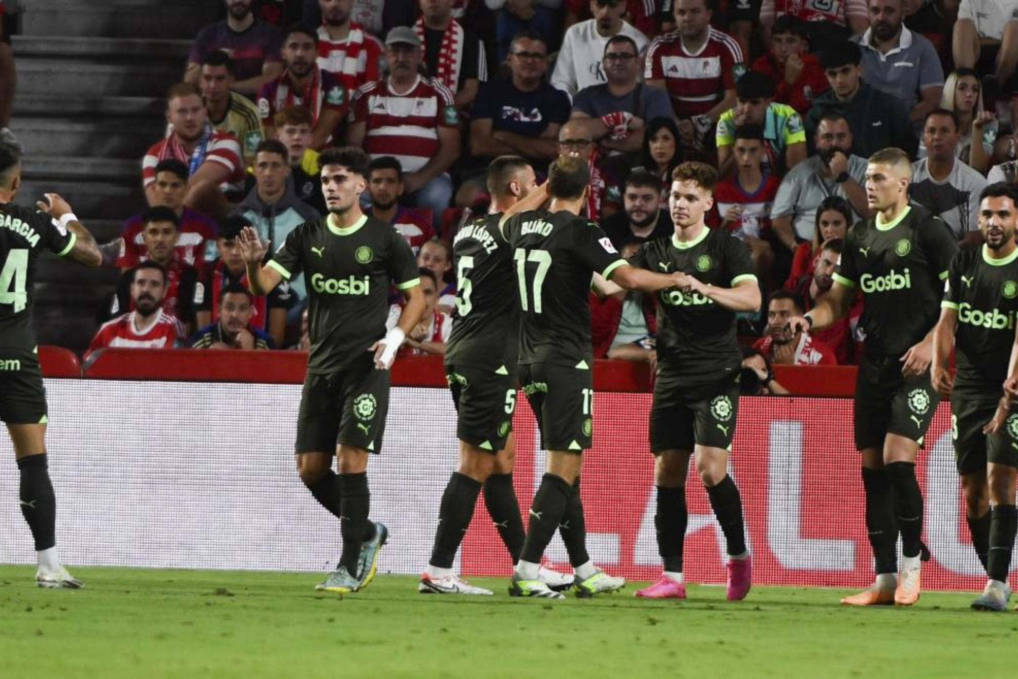 Los jugadores del Girona celebran un gol en Los Cármenes