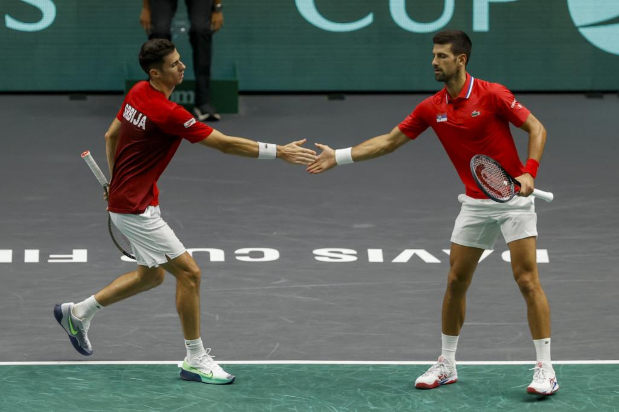 Novak Djokovic y Nikola Cacic, con Serbia en la Davis.